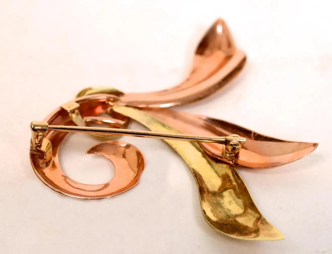 Retro Leaf Pin in 14 Karat Rose and Yellow Gold For Sale 1