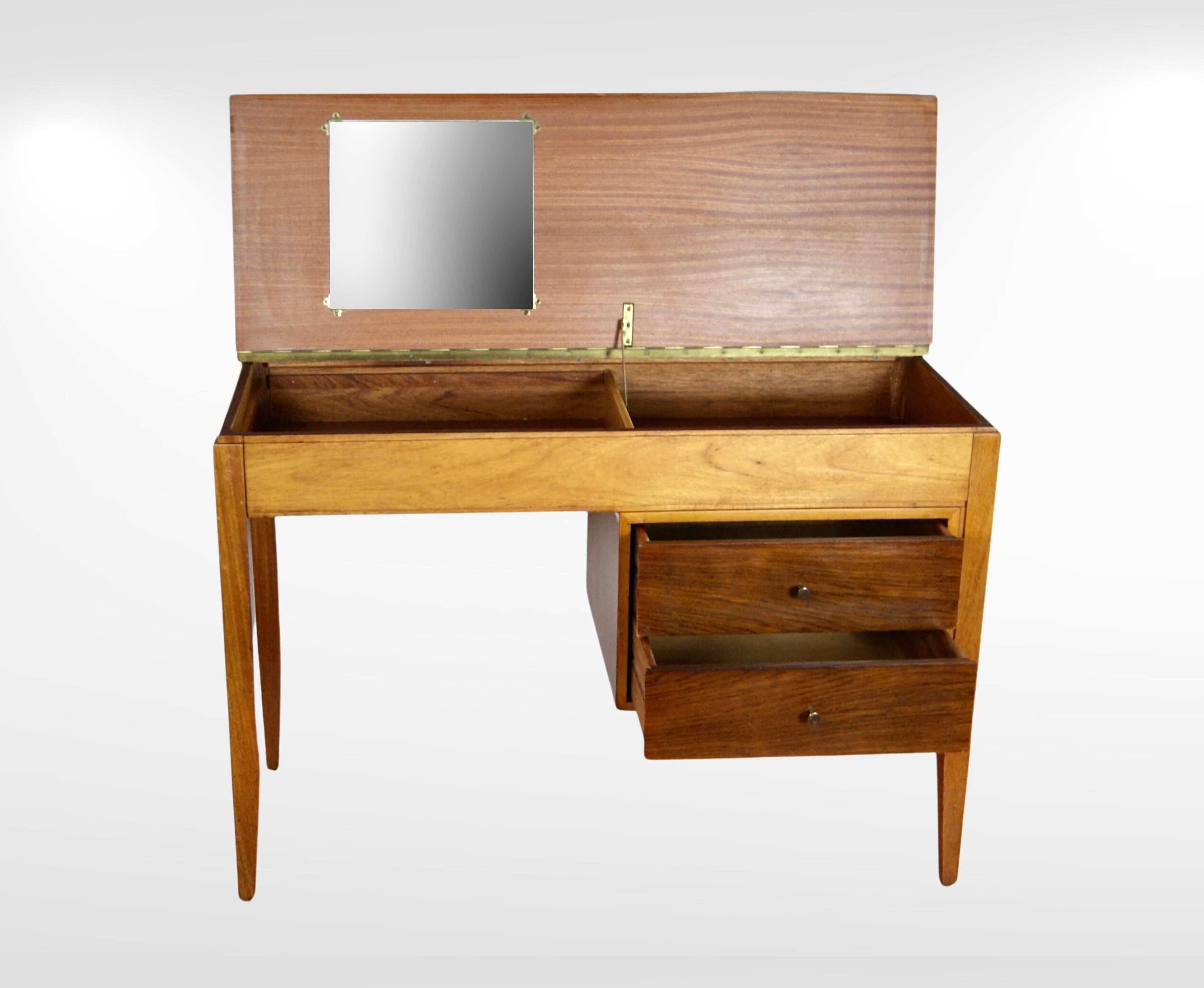 20th Century Retro Leather Top Desk/Dresser with Mirrored Interior Peter Hayward for UNIFLEX For Sale