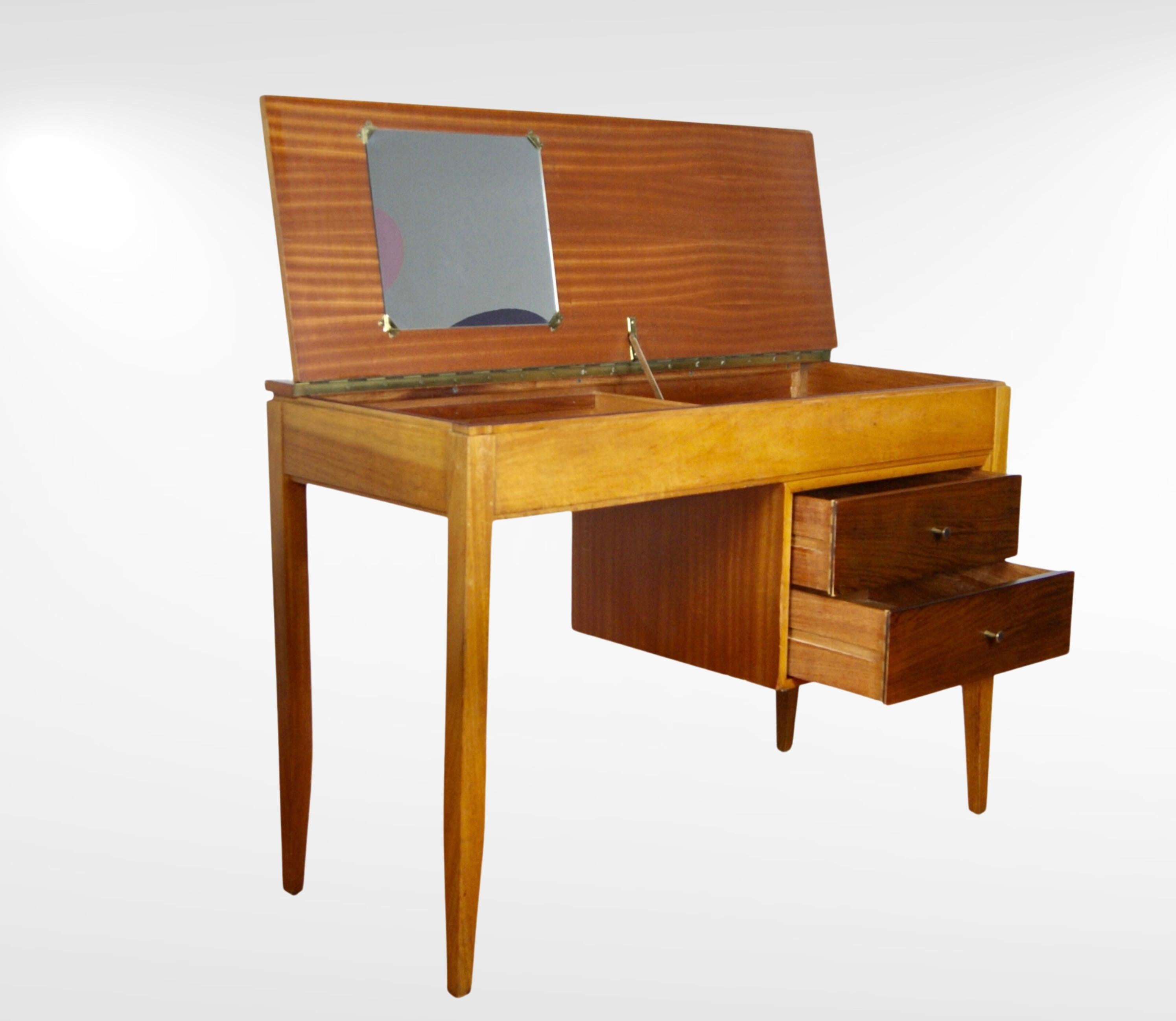 Retro Leather Top Desk/Dresser with Mirrored Interior Peter Hayward for UNIFLEX For Sale 1