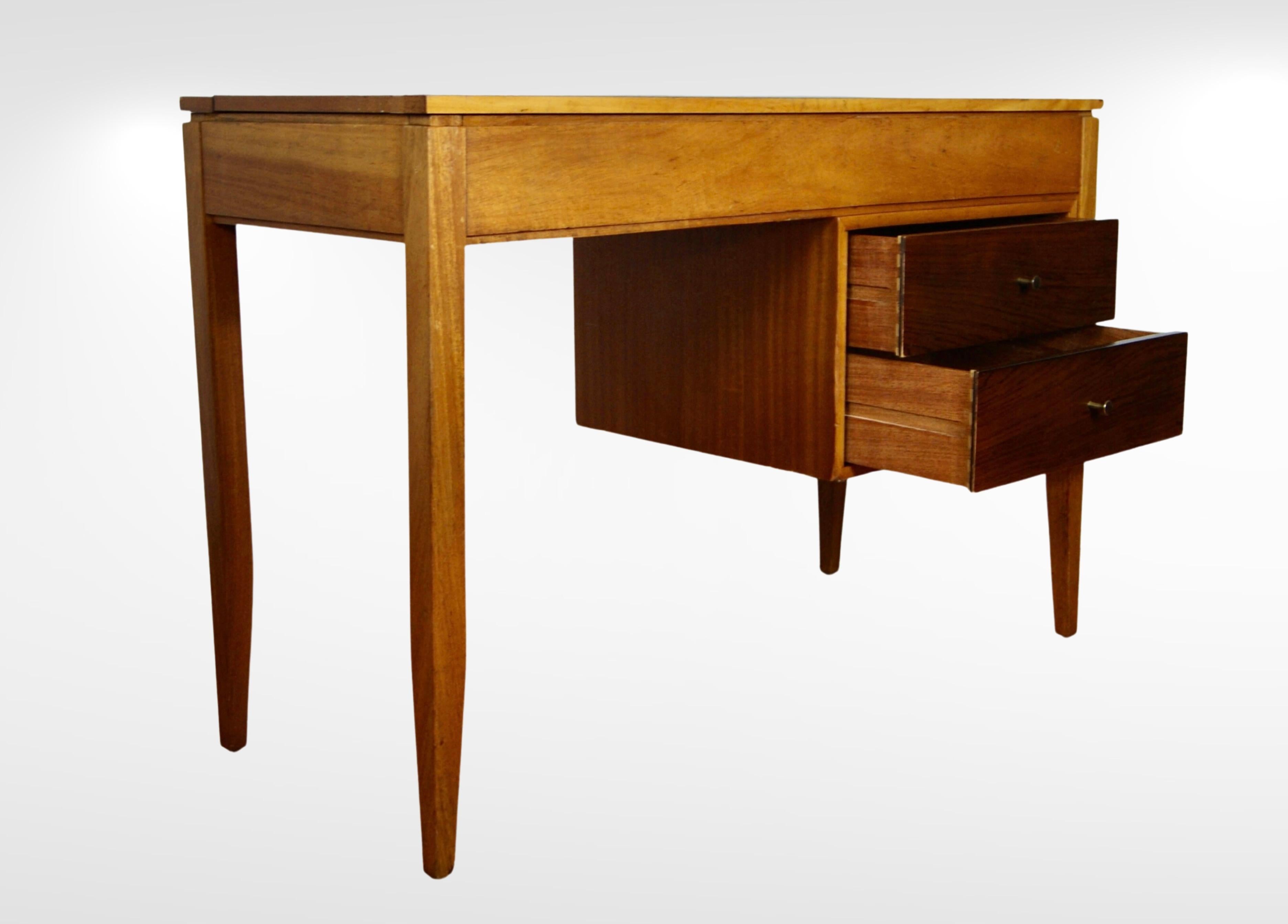 Retro Leather Top Desk/Dresser with Mirrored Interior Peter Hayward for UNIFLEX For Sale 2