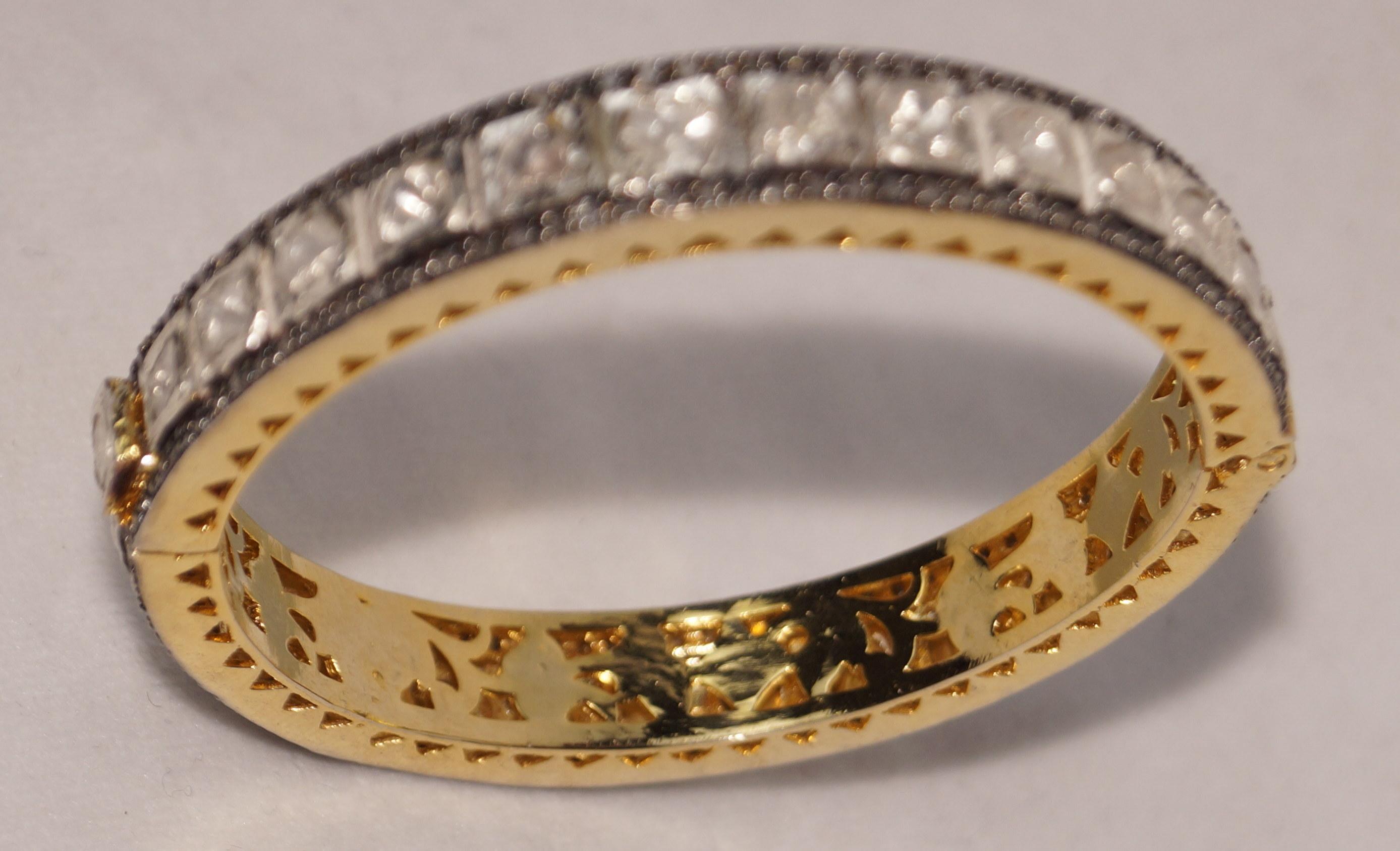 Details are:
Diamond type- Rose cut and uncut diamonds
Diamond origin- Natural and real
Diamond weight- 5.88ct
Metal- Silver
Metal purity- 925 silver
Metal color- oxidized silver and yellow gold plated
