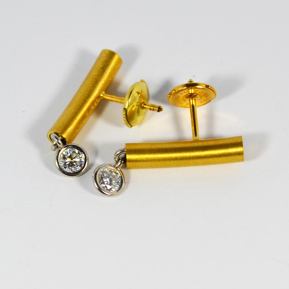 Retro Love 18K Gold Diamond Earrings 0.5 Carat H/SI1 In New Condition For Sale In Darmstadt, DE