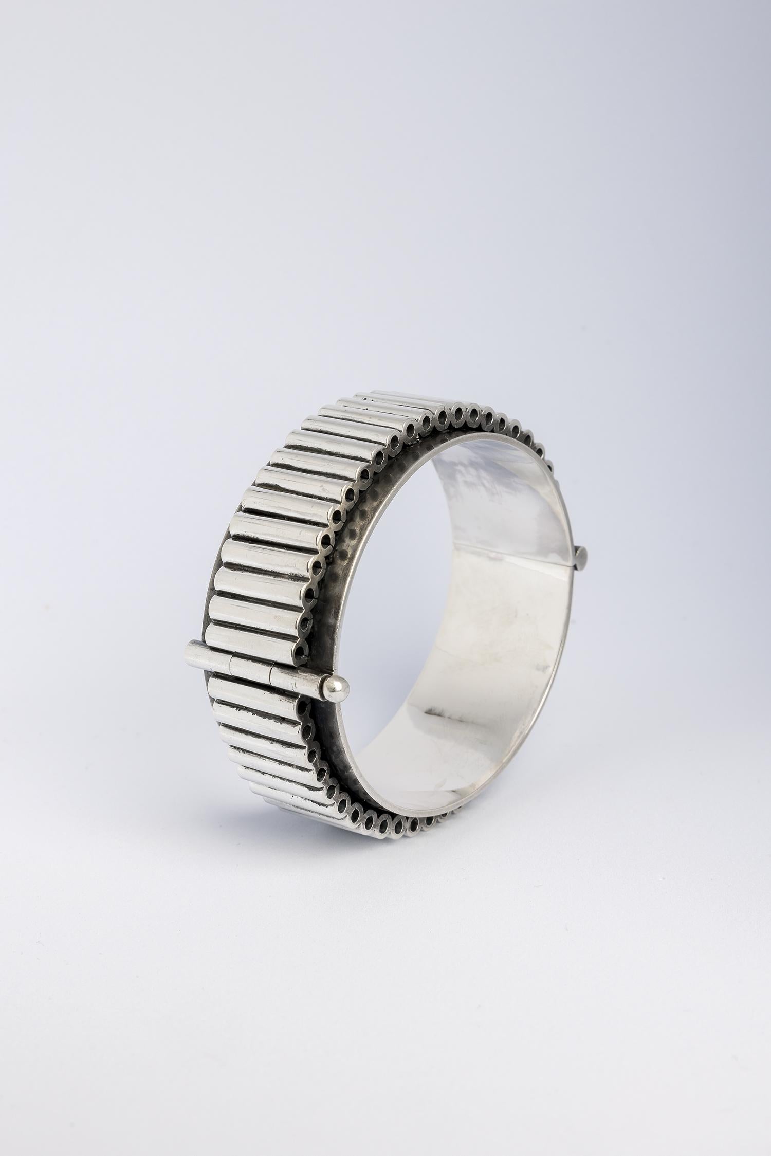 Retro machine-inspired 1960s heavy solid silver bracelet from A. Tillander In Good Condition For Sale In Malmö, SE