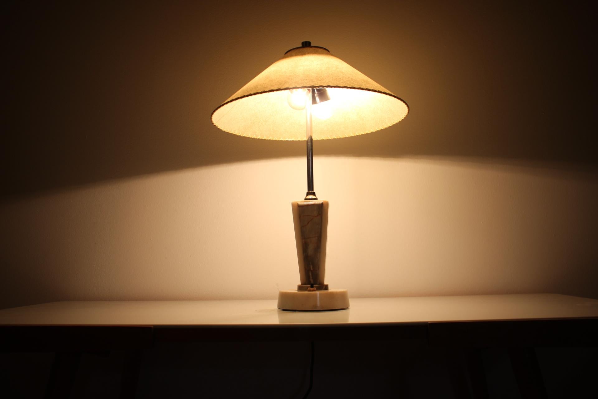 Lampe de bureau rétro en marbre, Kmen Praha, années 1950 en vente 4