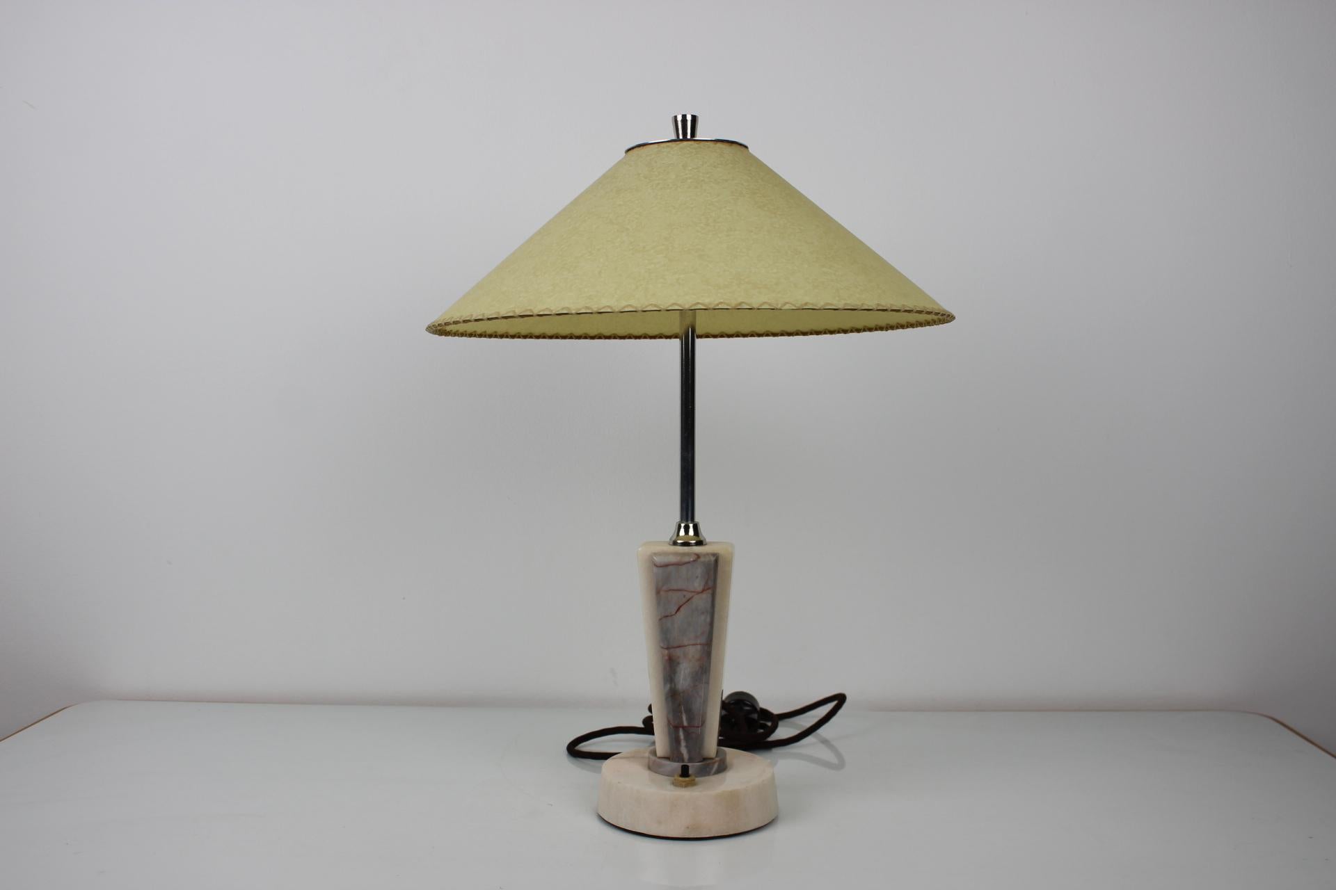 Retro-Tischlampe aus Marmor, Kmen Praha, 1950er Jahre (Moderne der Mitte des Jahrhunderts) im Angebot