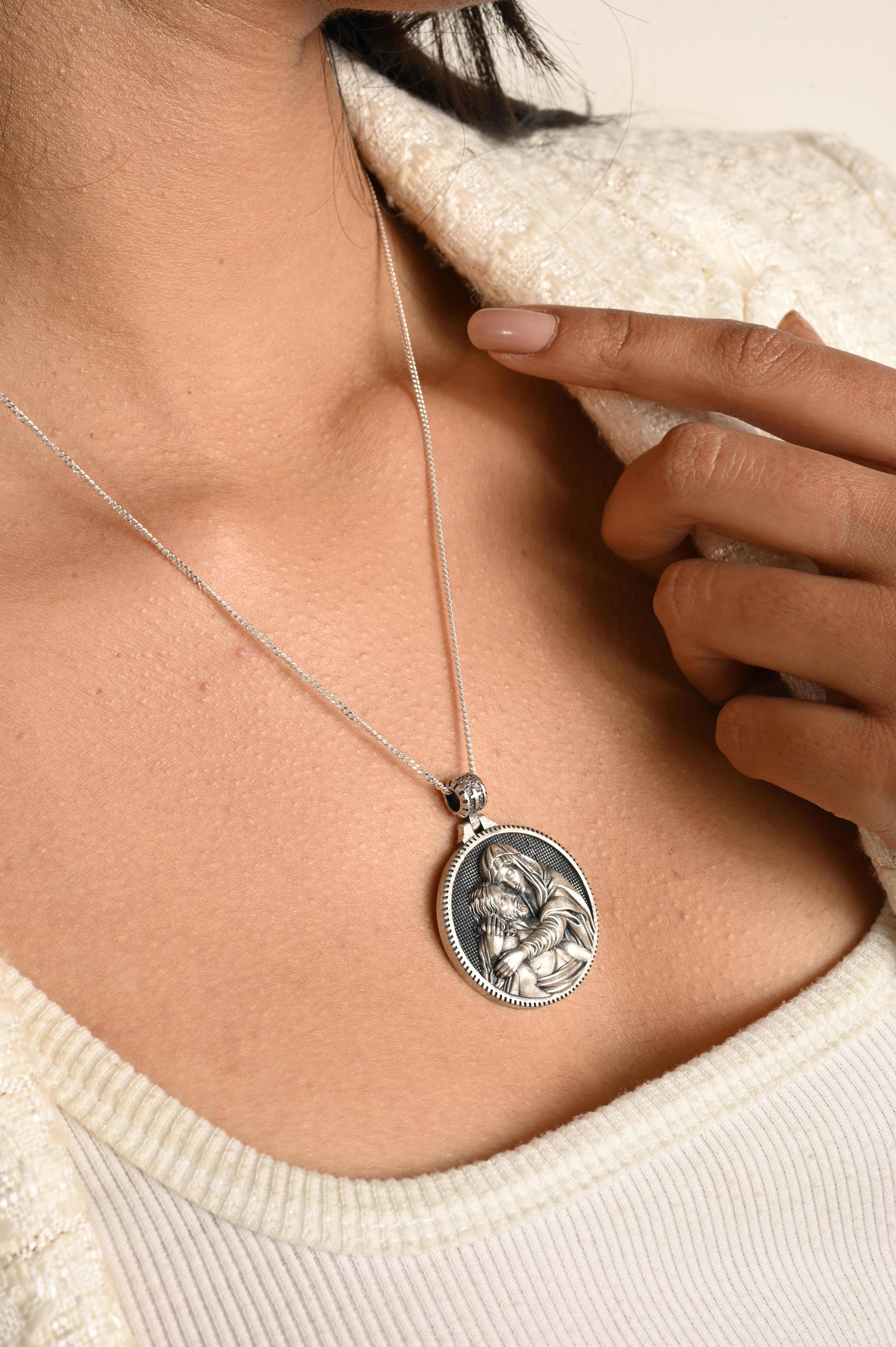 Retro Mary and Jesus Medallion Pendant Jewelry Made in 925 Sterling Silver For Sale 6