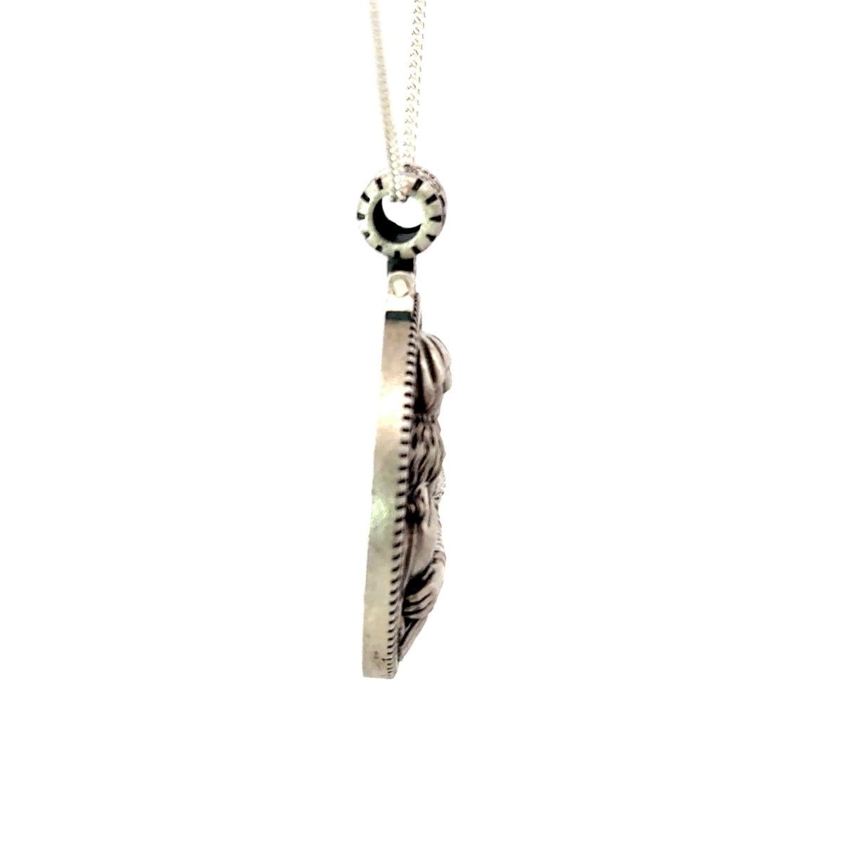 Retro Mary and Jesus Medallion Pendant Jewelry Made in 925 Sterling Silver For Sale 1