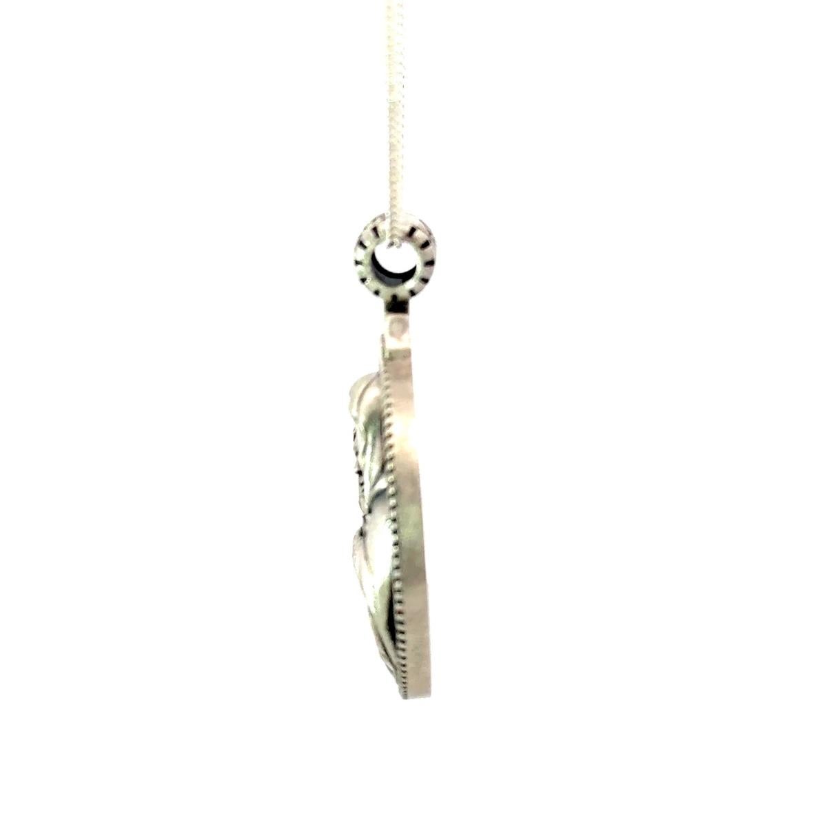 Retro Mary and Jesus Medallion Pendant Jewelry Made in 925 Sterling Silver For Sale 5
