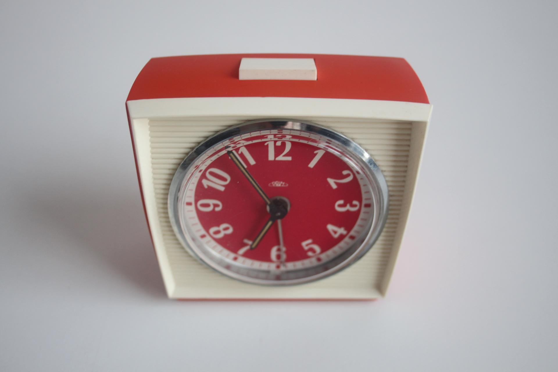 Mid-Century Modern Retro mechanical alarm clock PRIM, Czechoslovakia, 1970s. For Sale
