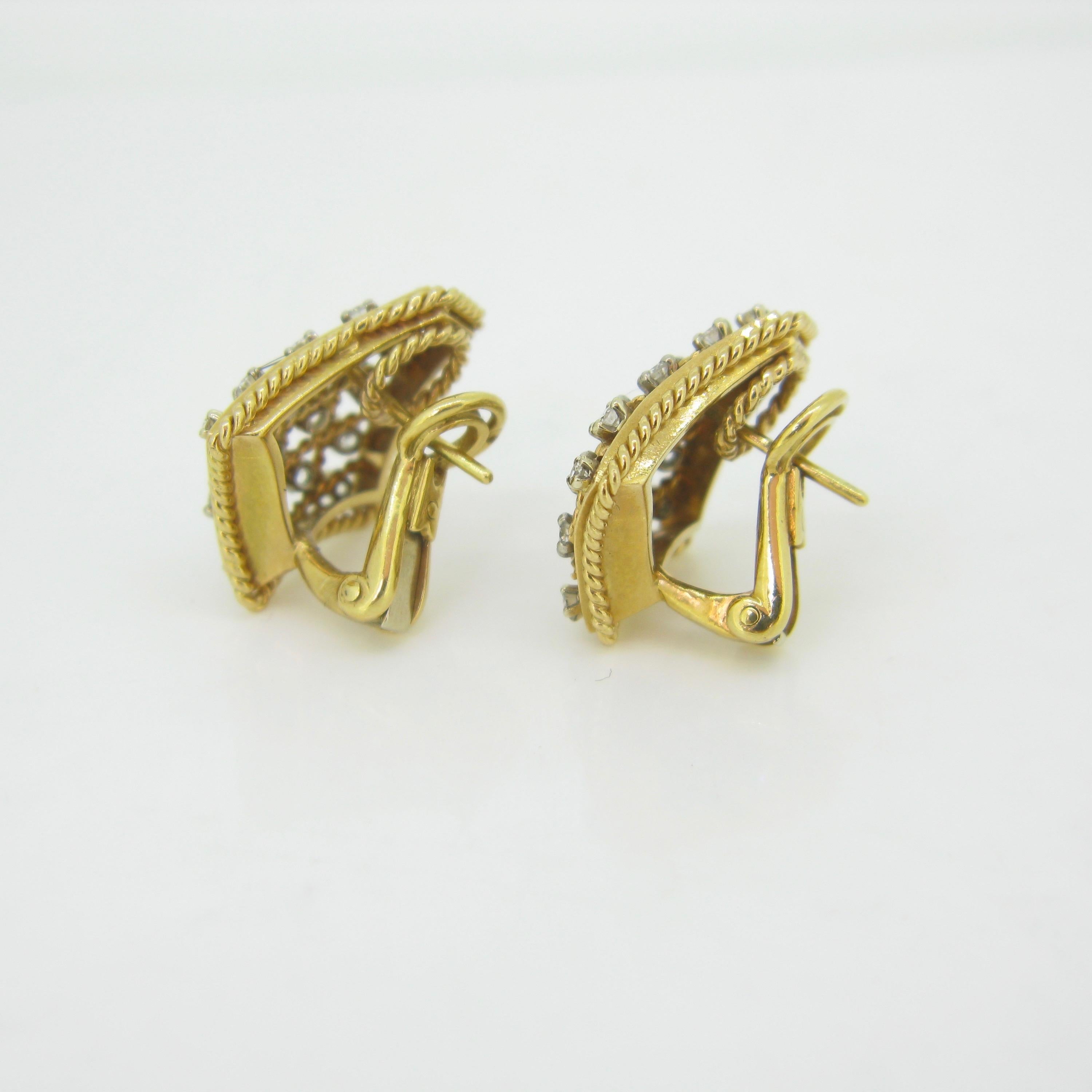 Retro Mesh Twisted Diamonds Yellow Gold Earrings In Good Condition In London, GB
