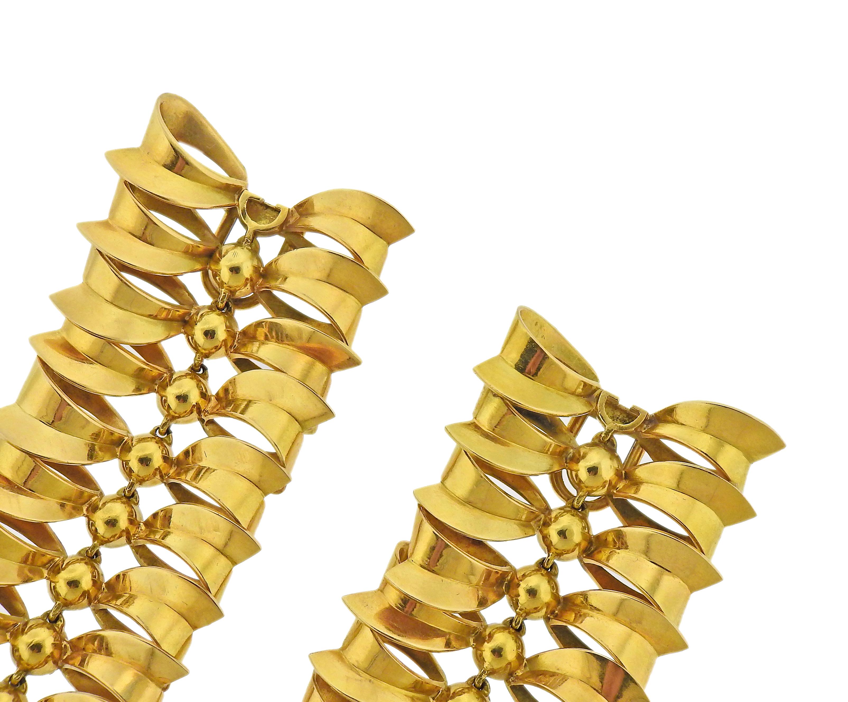 Set of two 18k gold bow motif Retro bracelets. Measuring 7.25
