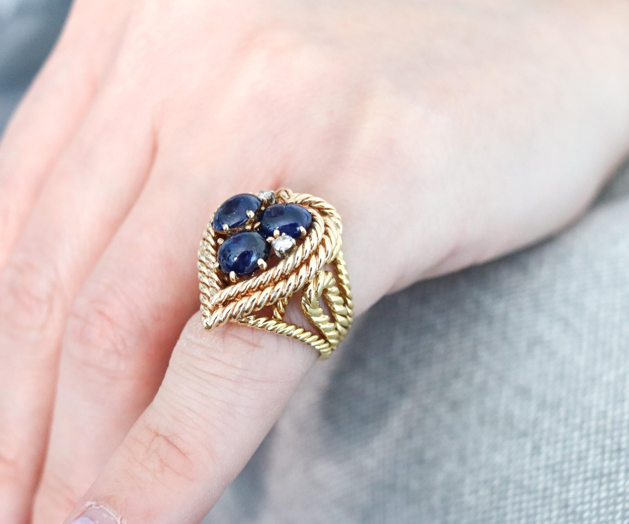 Retro Mid Century Cocktail Ring In 18Kt Gold With 5.56 Ctw Sapphires And Diamond For Sale 1