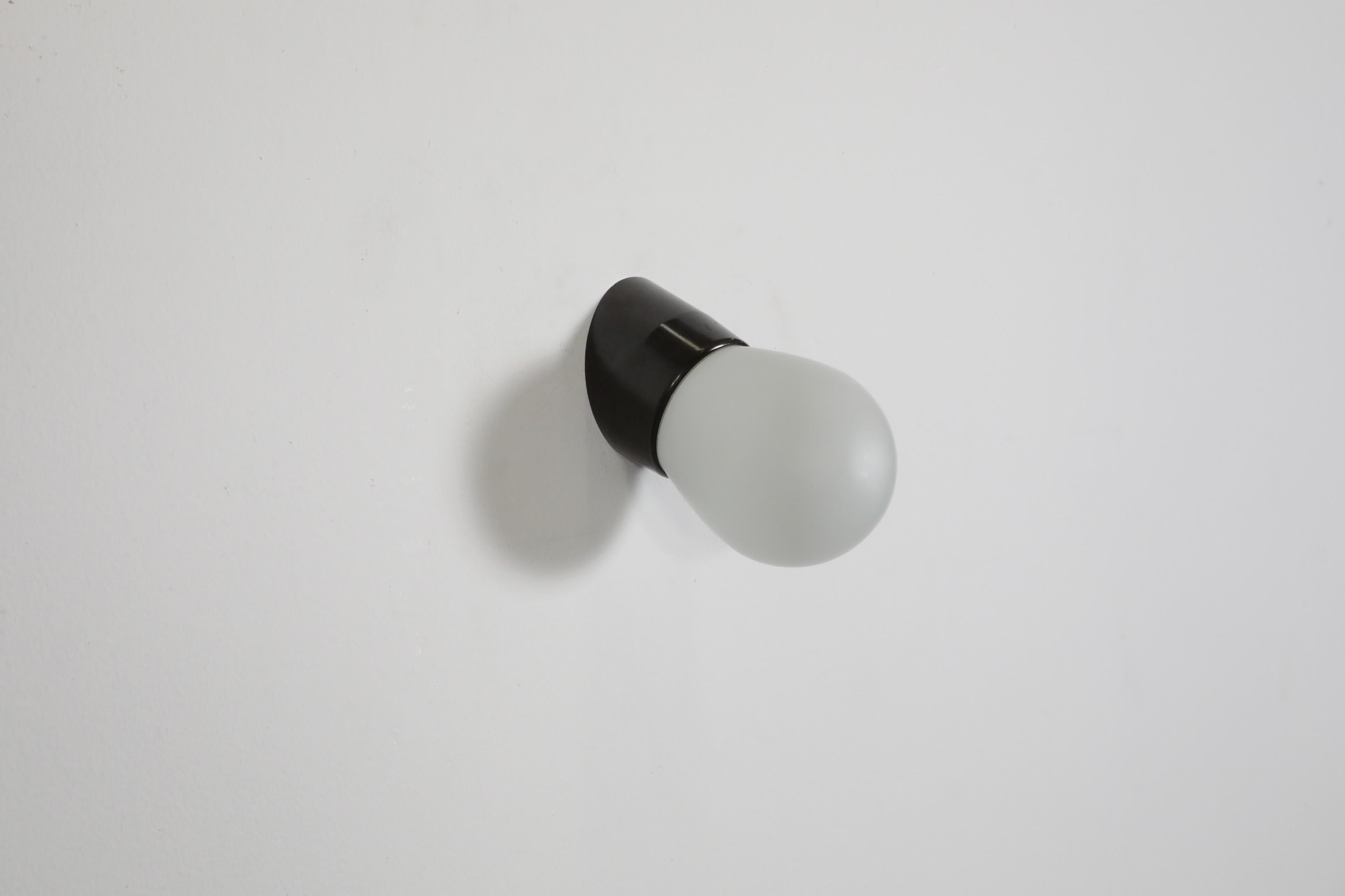 Retro Mid-Century Frosted Bulbous Glass Sconce with Angled Black Bakelite Base In Good Condition For Sale In Los Angeles, CA