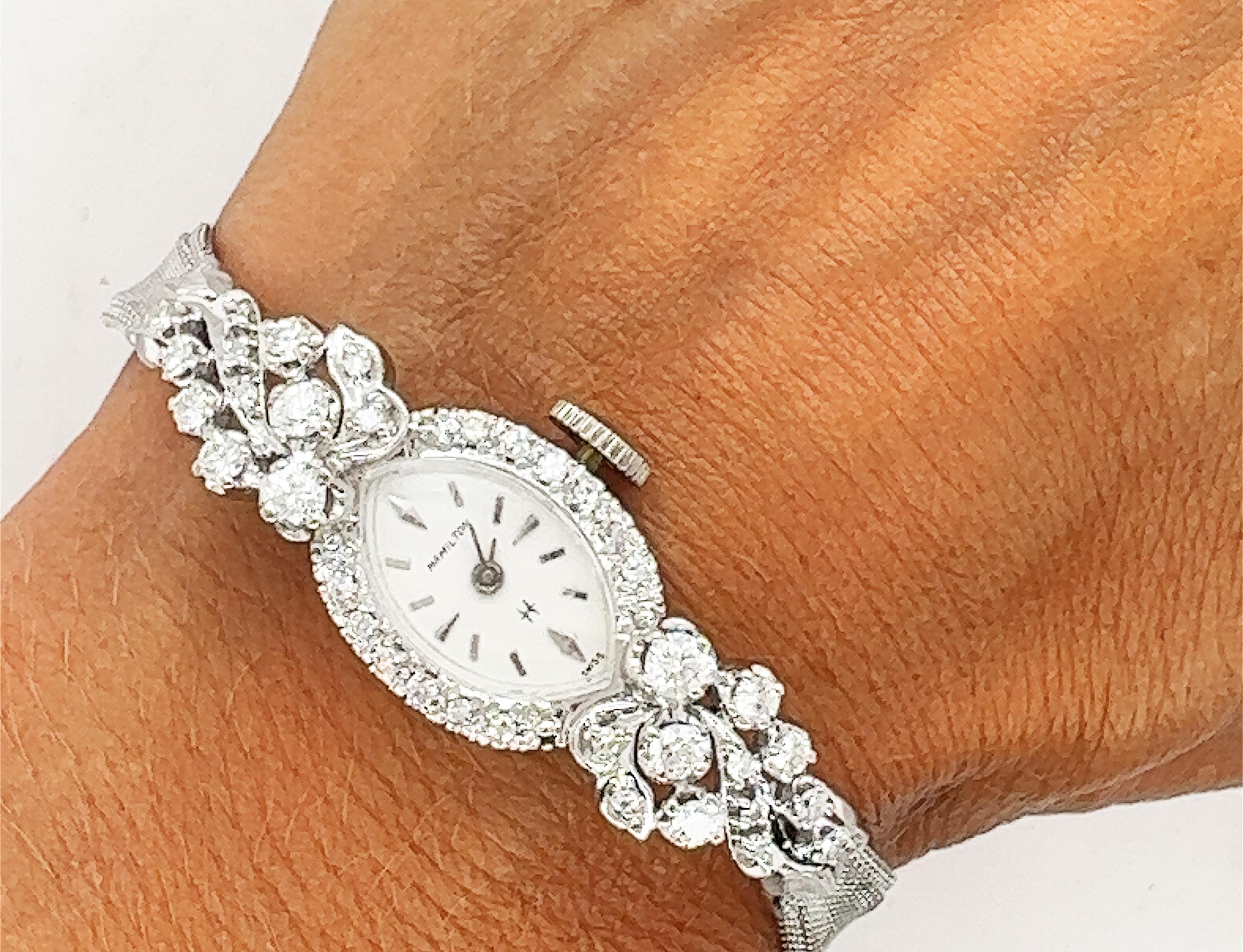 Retro Damenarmbanduhr aus der Mitte des Jahrhunderts .90 Karat Diamant 14K Original 1965 (Rundschliff)