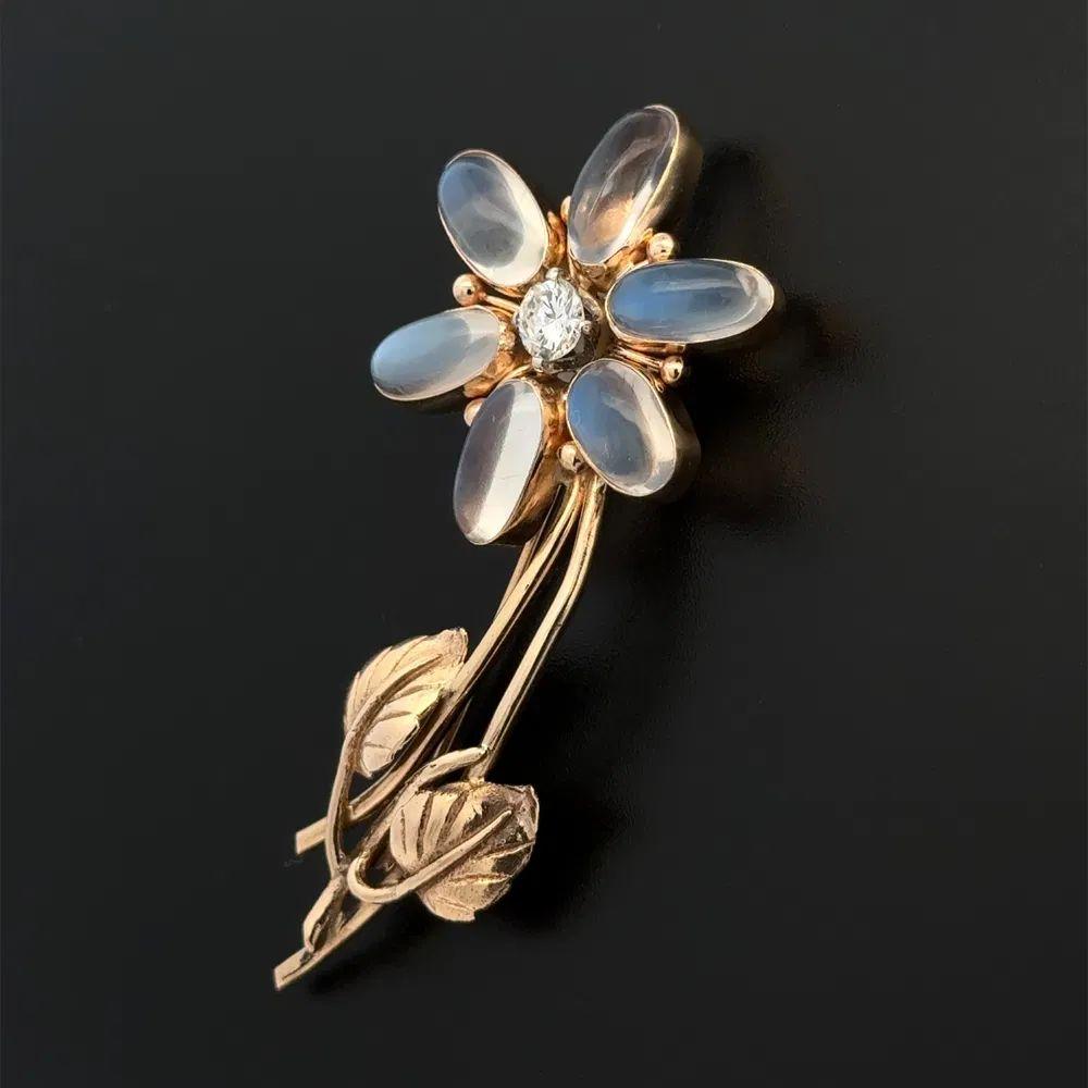 Retro Mid Century Modern Moonstone and Diamond Vintage Gold Brooch Pin In Excellent Condition For Sale In Montreal, QC