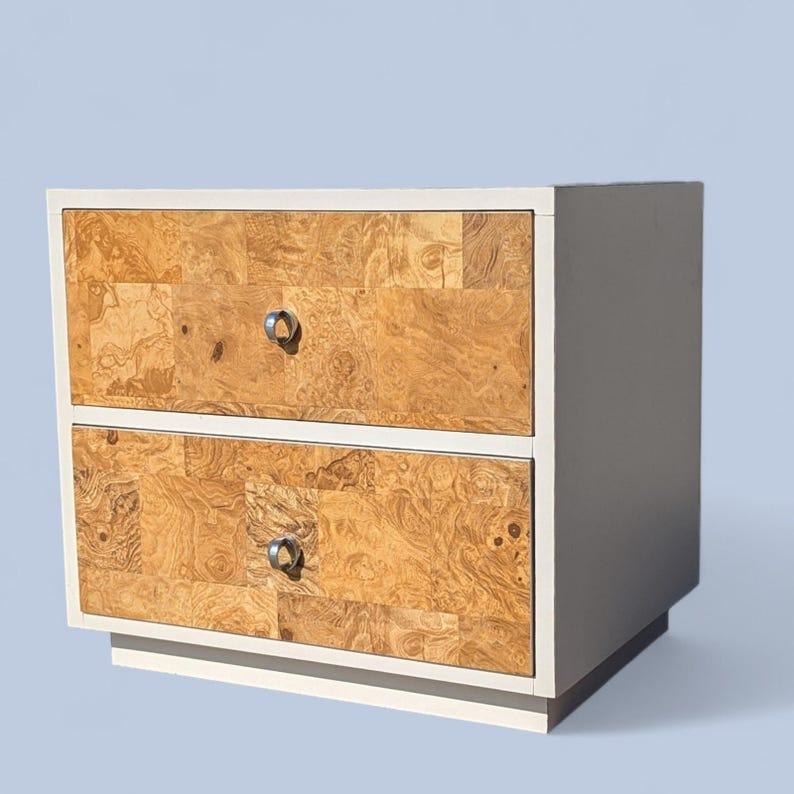 Retro Mid Century Nachttisch, Laminat, Faux Wurzelholz, Chrom zieht, einzigartig im Angebot 3