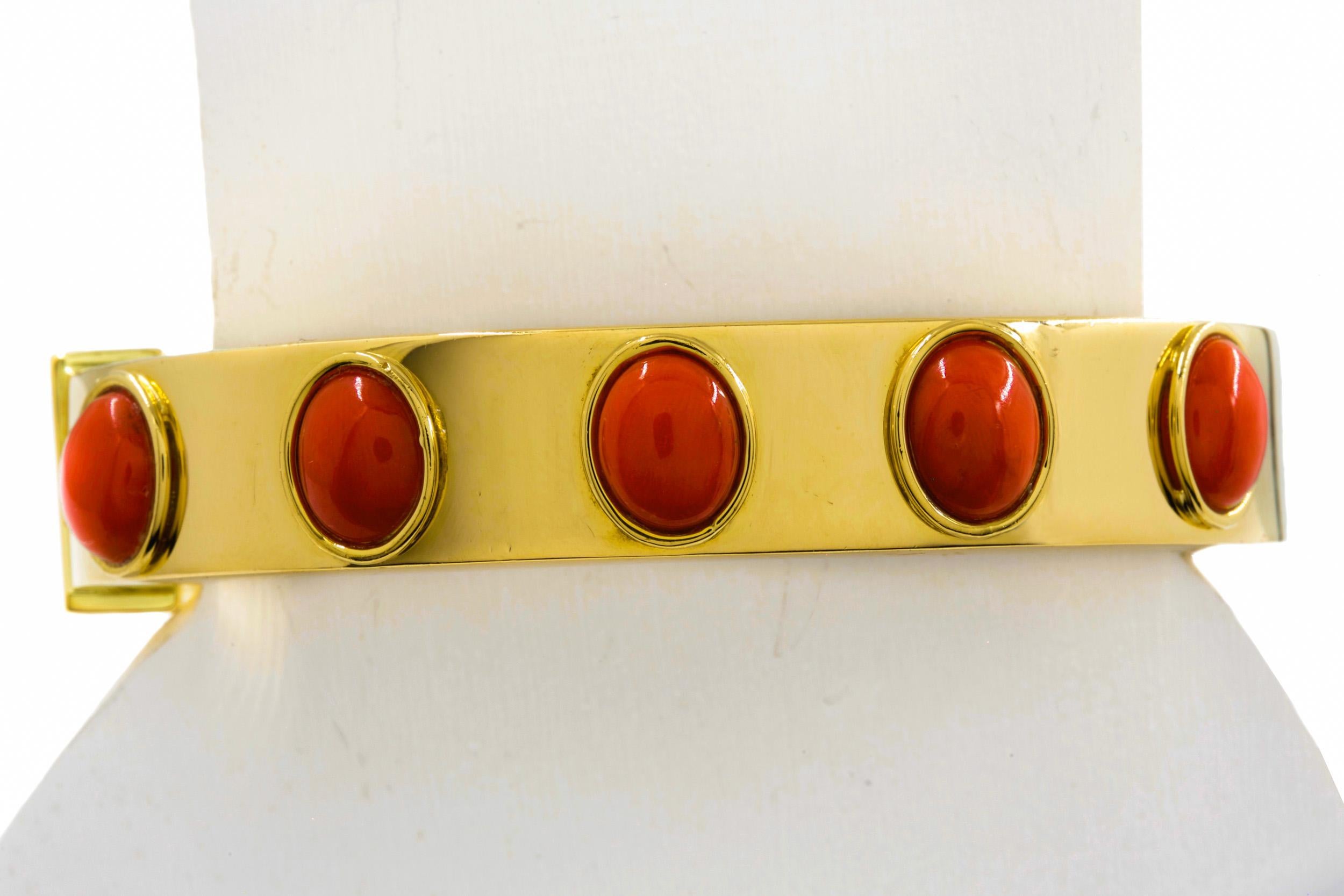 Retro Mid Century Vintage 18K Yellow Gold Hinged Cuff Gem-Set Bracelet In Good Condition In Shippensburg, PA