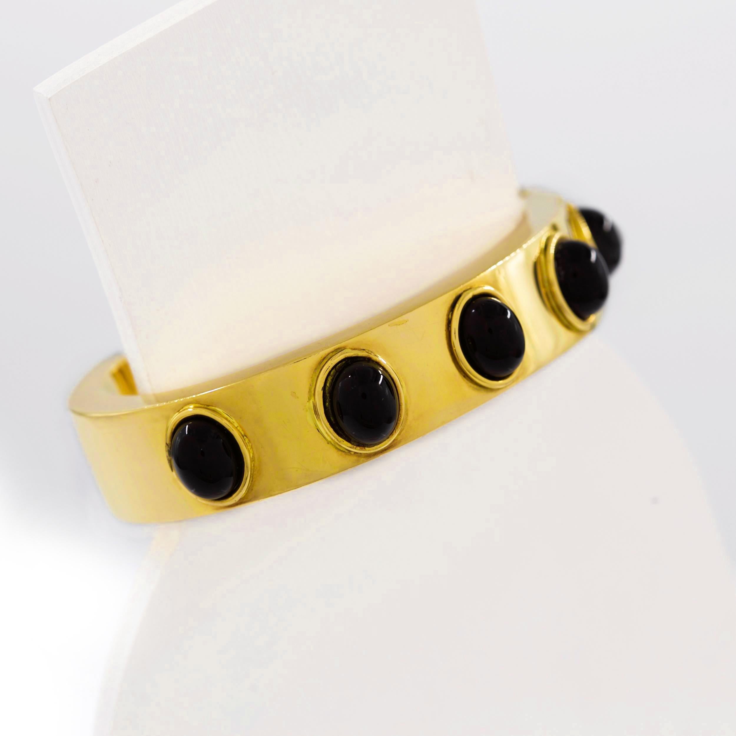 20th Century Retro Modern 18-Karat Gold Bangle Cuff Bracelet with Black Cabochon, 66 Grams