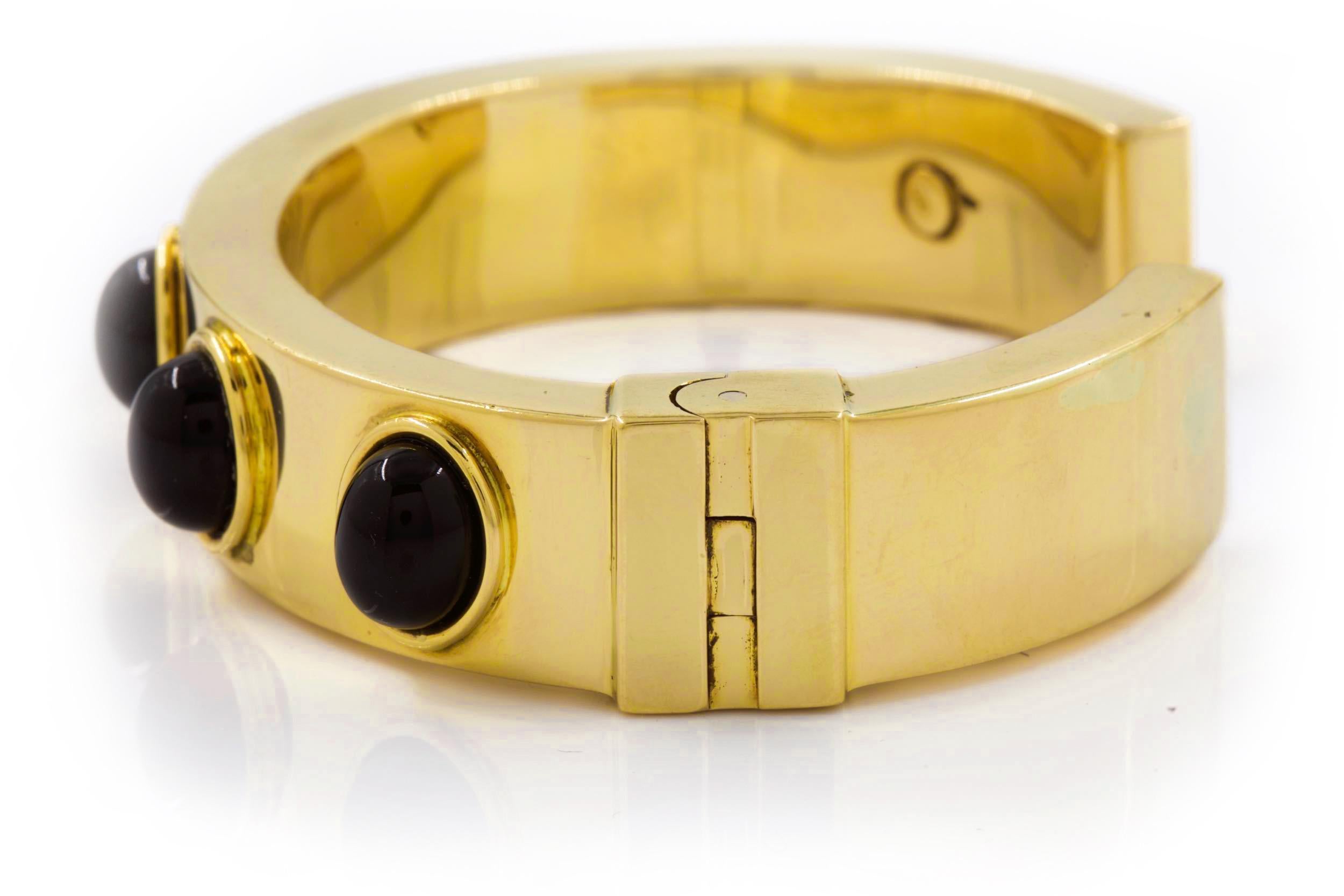 Retro Modern 18-Karat Gold Bangle Cuff Bracelet with Black Cabochon, 66 Grams 2