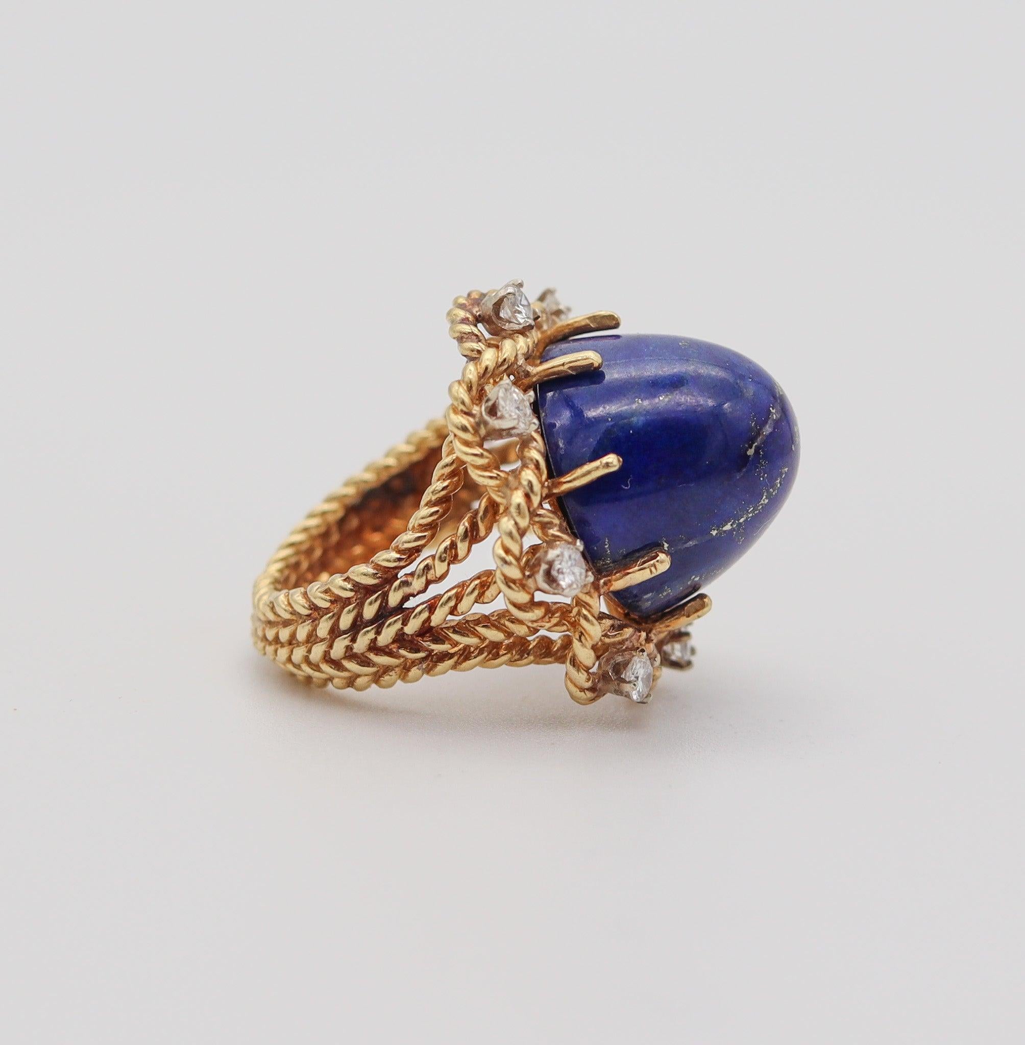 RETRO MODERN 1960 Cocktail Ring In 18Kt Yellow Gold With Lapis And Diamonds In Excellent Condition For Sale In Miami, FL