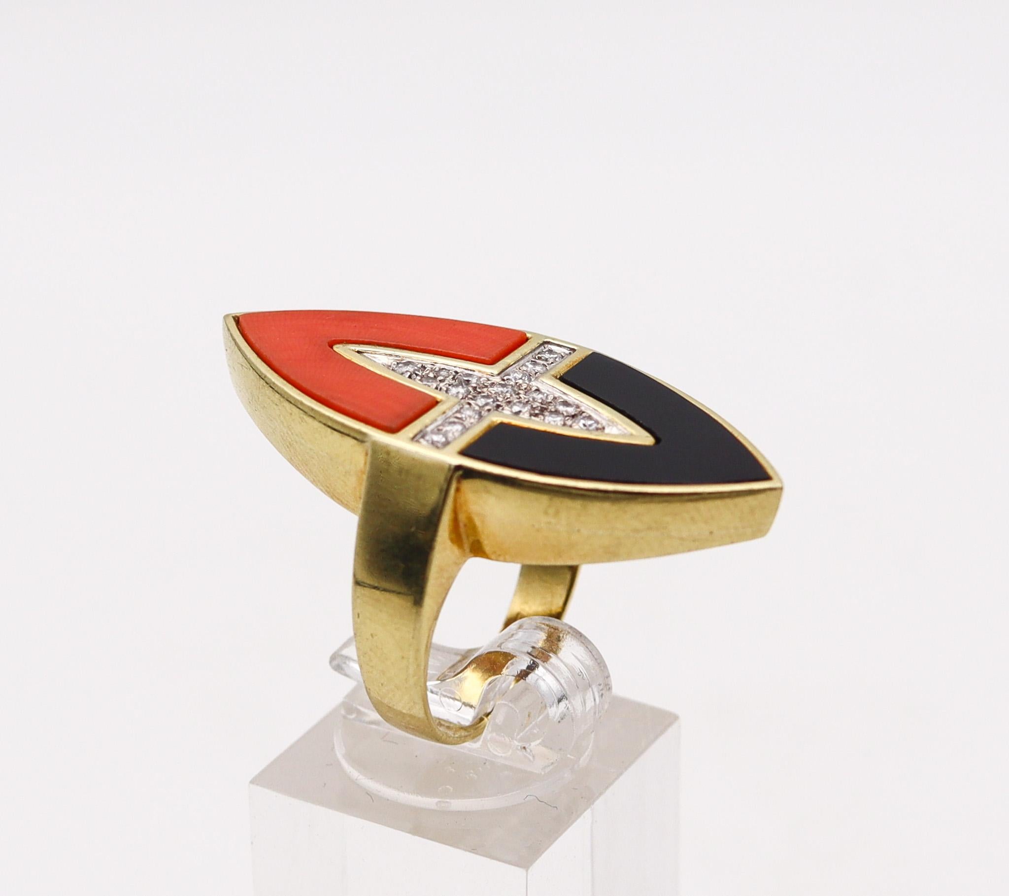 Retro modernist cocktail ring.

Very unusual cocktail ring, created in Italy during the modernist period, back in the early 1970. This ring is an statement piece crafted with sculptural motifs in solid yellow gold of 18 karats and a center part in