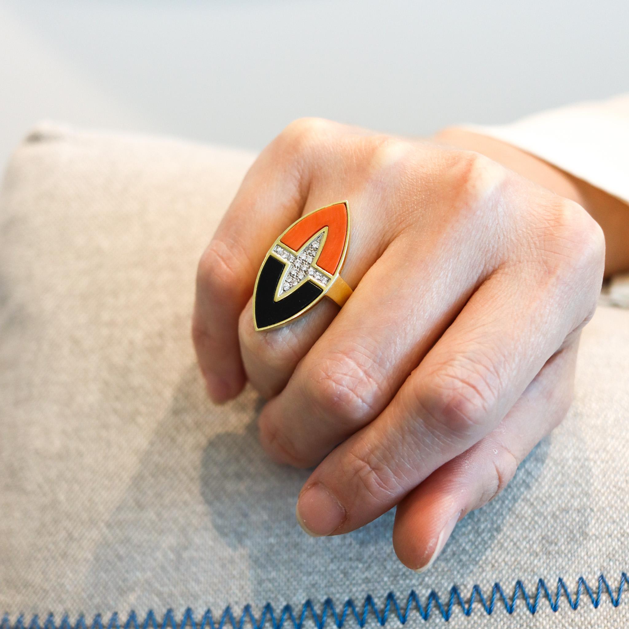 Retro Modern 1970 Sculptural Geometric Ring in 18kt Gold Diamonds Coral and Onyx For Sale 3