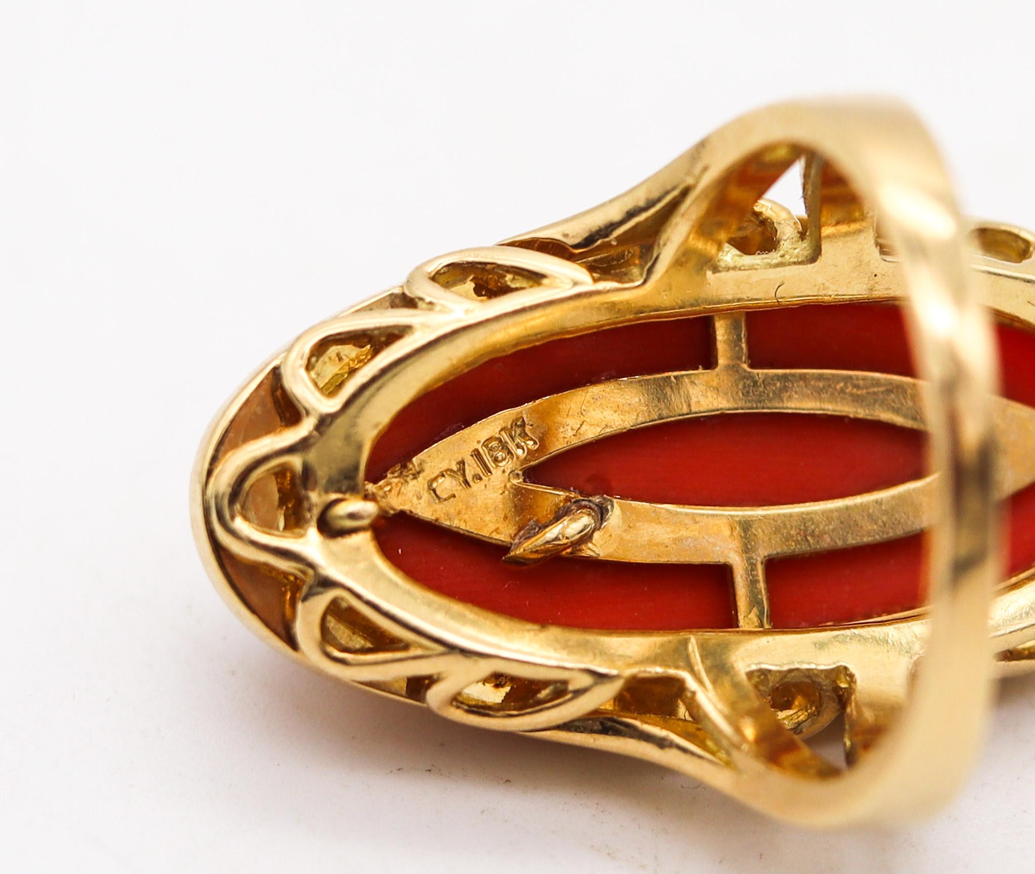 Retro Modern 1970 Sculptural Geometric Ring In 18Kt Gold With Diamonds And Coral In Excellent Condition In Miami, FL