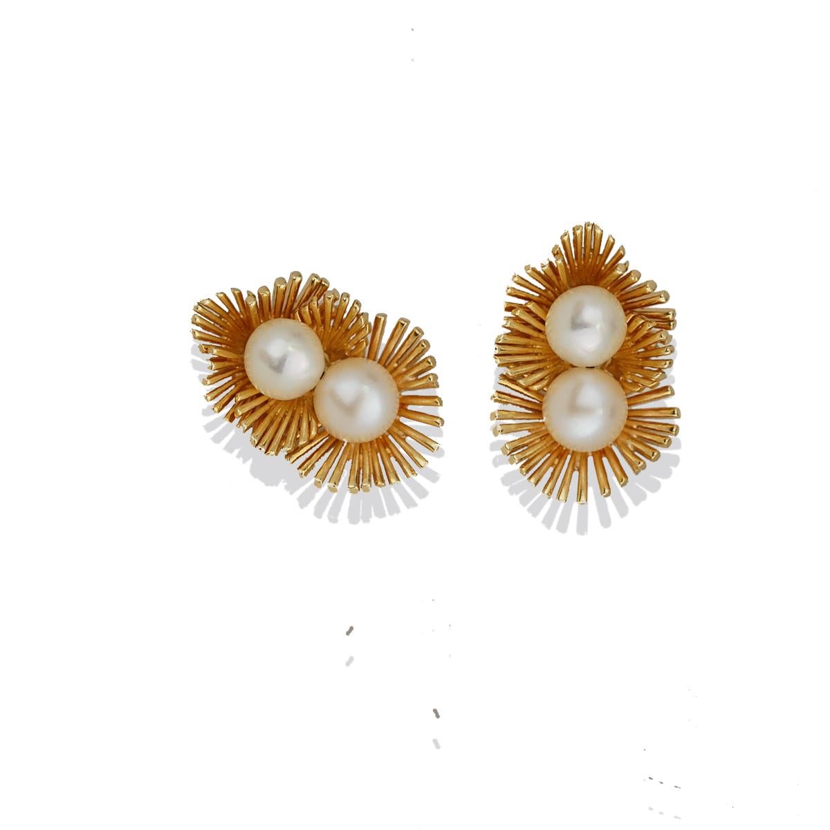 Retro, Modern Yellow Gold, Clip Pearl Earrings In Good Condition For Sale In Aliso Viejo, CA