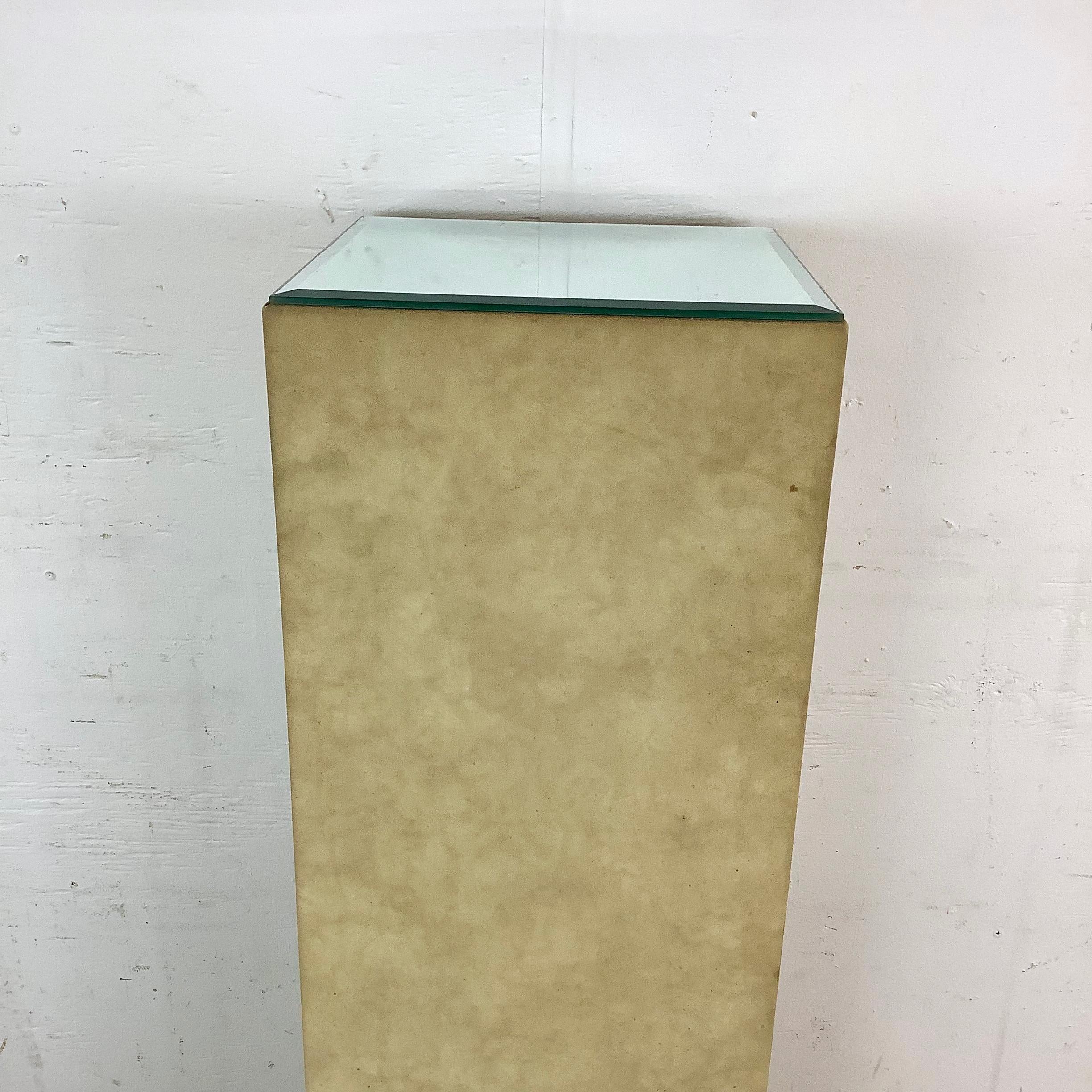 Altro Retro Modern Mirrored Top Display Pedestal in vendita
