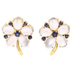 Vintage Moonstone Cabochon Sapphire 14 Karat Yellow Gold Flower Stud Earrings