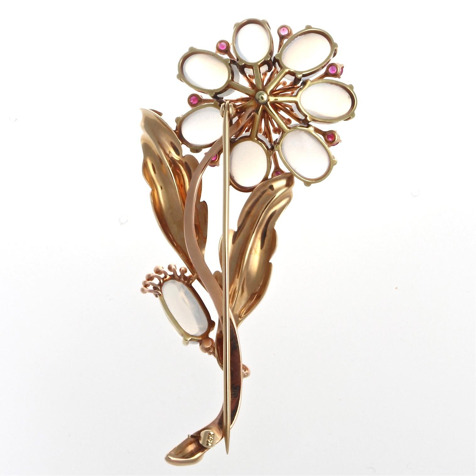 Retro Moonstone Ruby 14 Karat Yellow Rose Gold Flower Brooch In Excellent Condition In Beverly Hills, CA