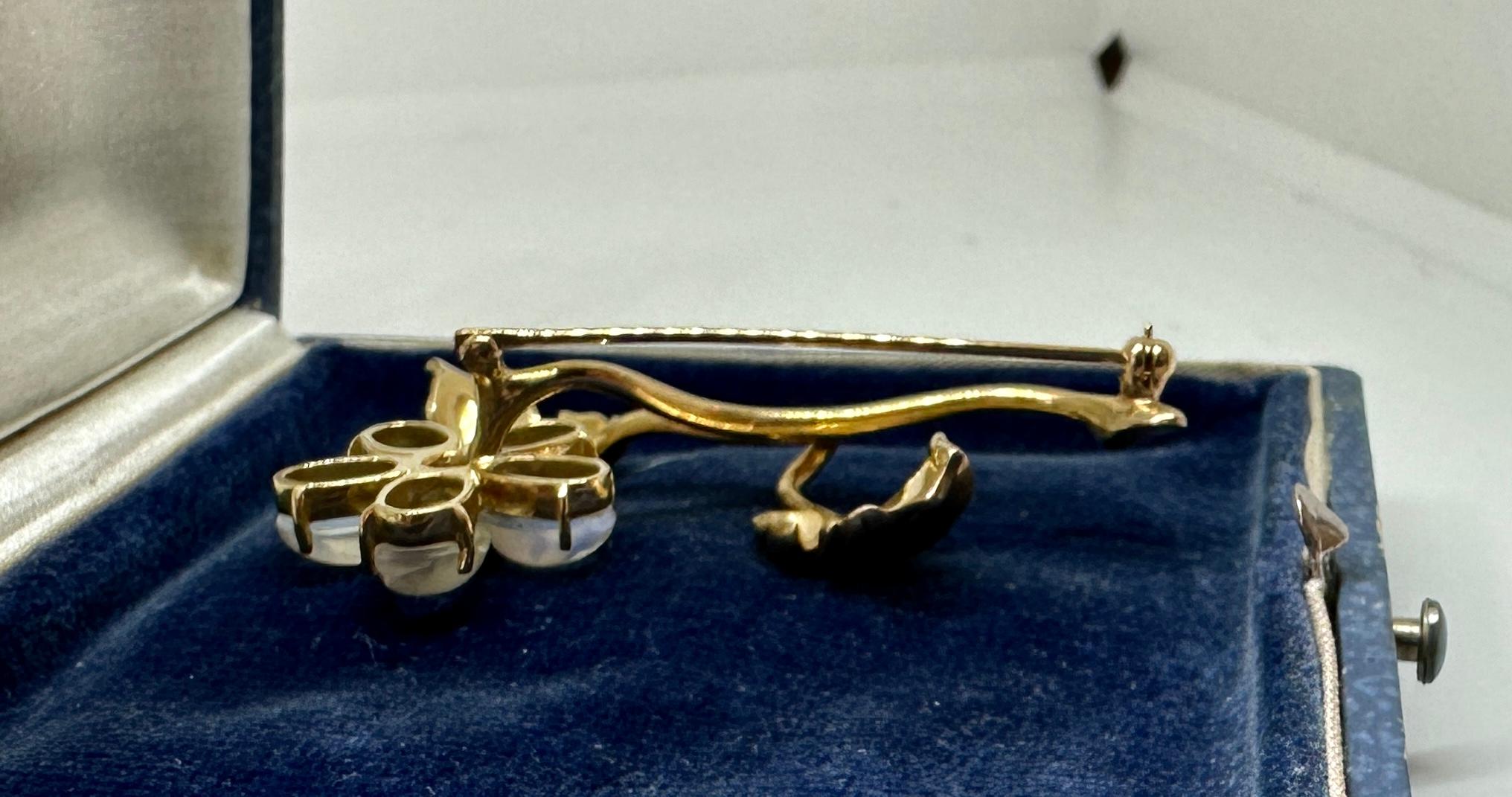Retro Moonstone Sapphire Flower Brooch 14 Karat Gold Antique Midcentury For Sale 6