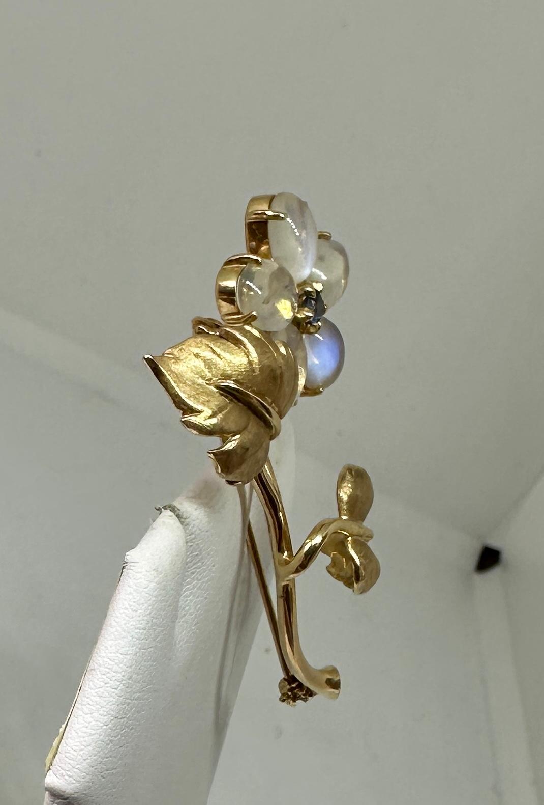Cabochon Retro Moonstone Sapphire Flower Brooch 14 Karat Gold Antique Midcentury For Sale
