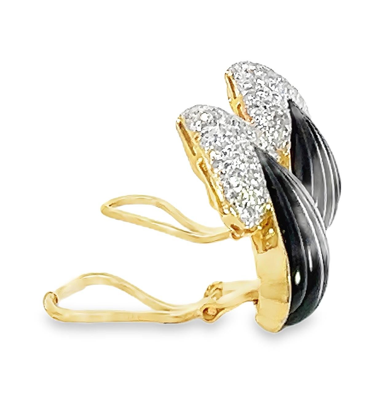 Taille ronde Retro Onyx Diamond Clip-On Lever-Back Seashell Earrings en vente