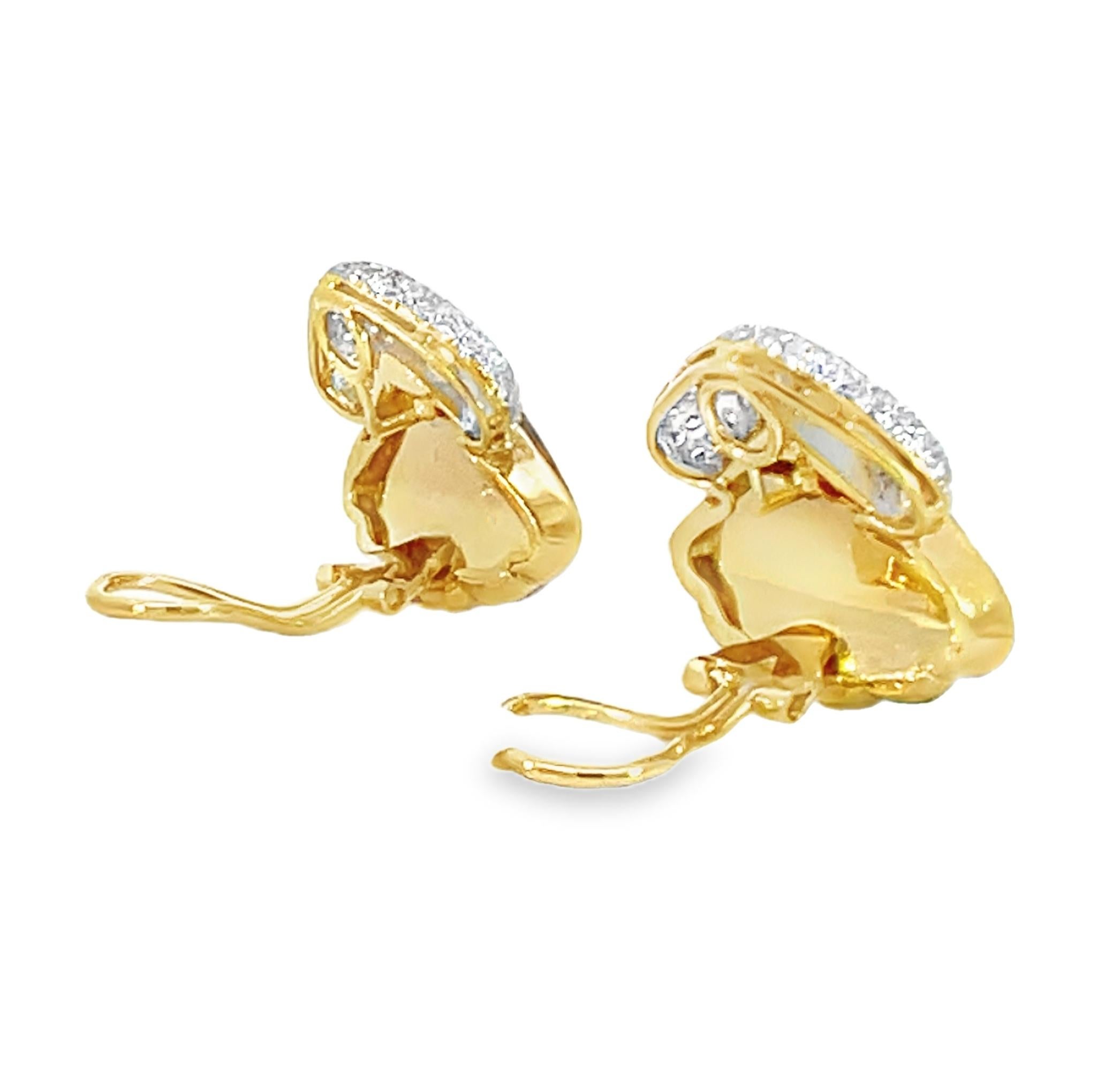 Retro Onyx Diamond Clip-On Lever-Back Seashell Earrings Excellent état - En vente à Beverly Hills, CA