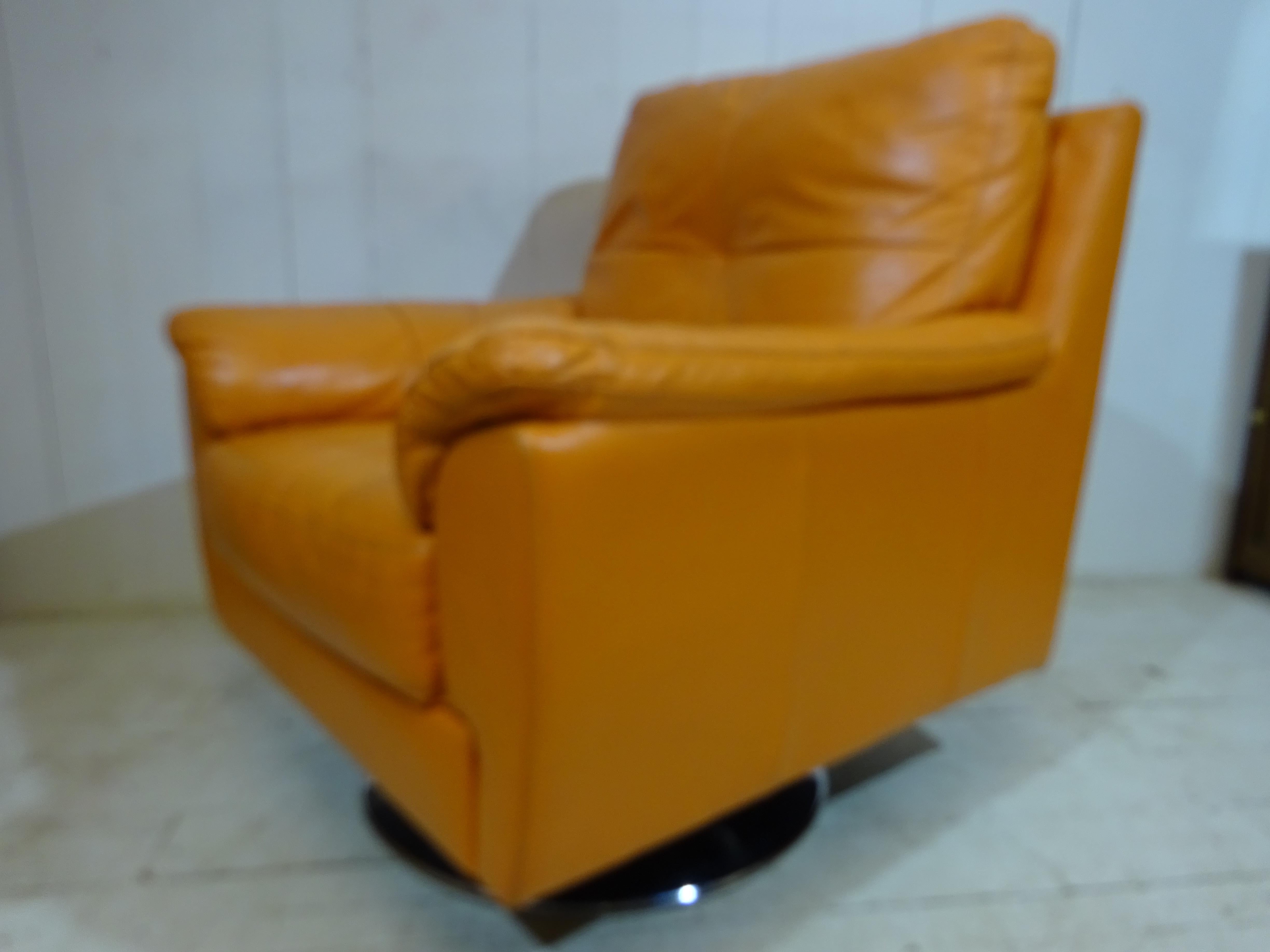 Late 20th Century Retro Orange Leather Swivel Chair