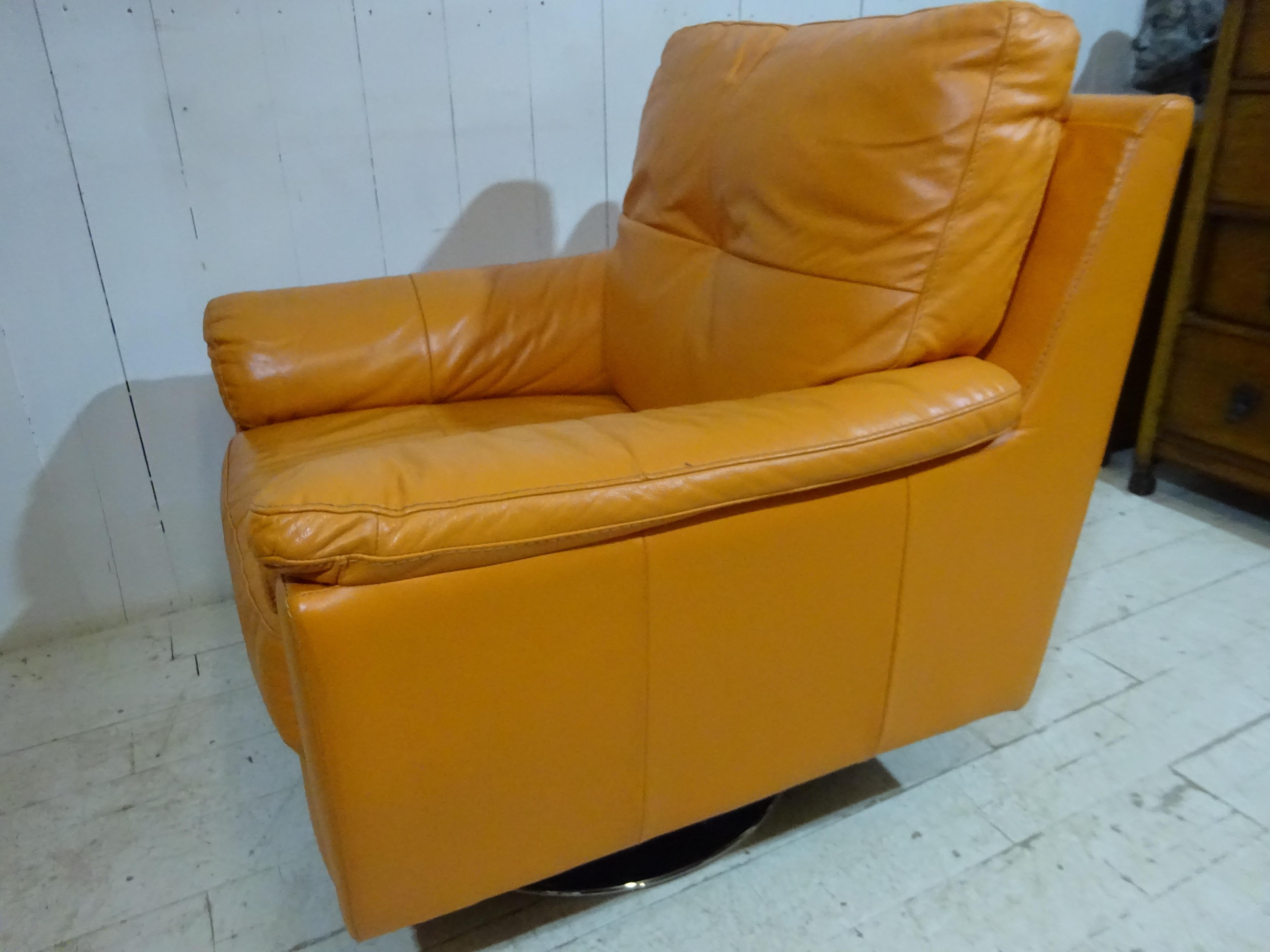 Retro Orange Leather Swivel Chair 3