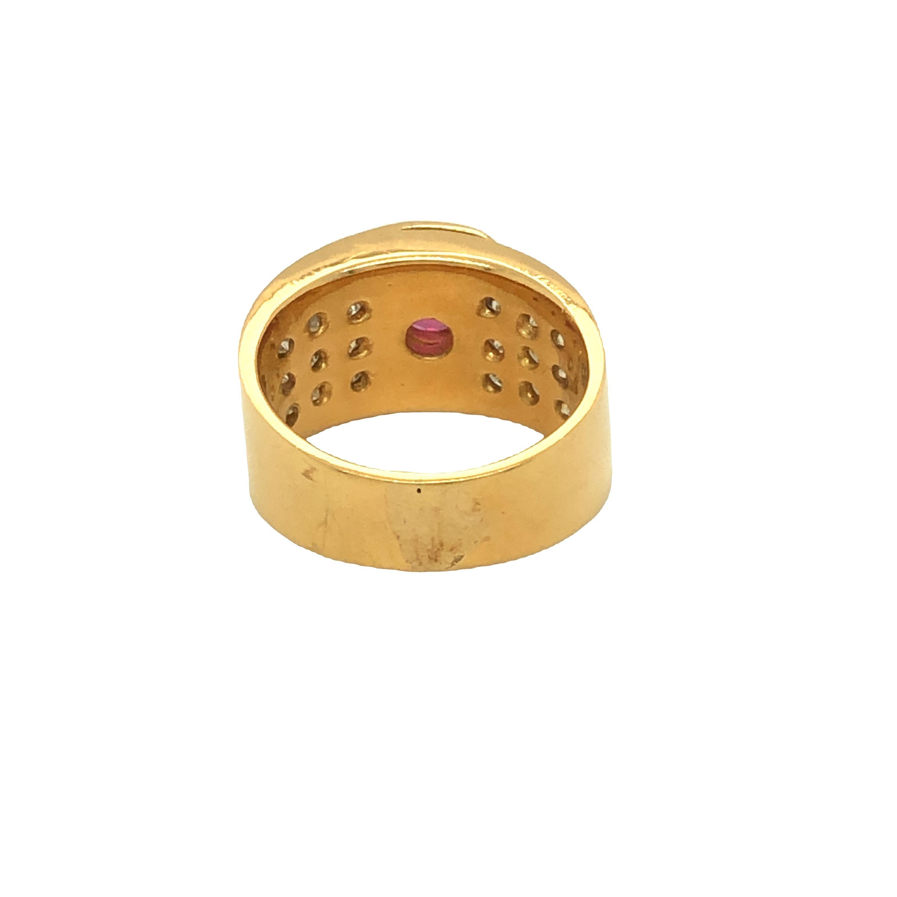 Retro Oval geformter Rubin und runder Diamant breites Band 18K Gelbgold für Damen oder Herren im Angebot