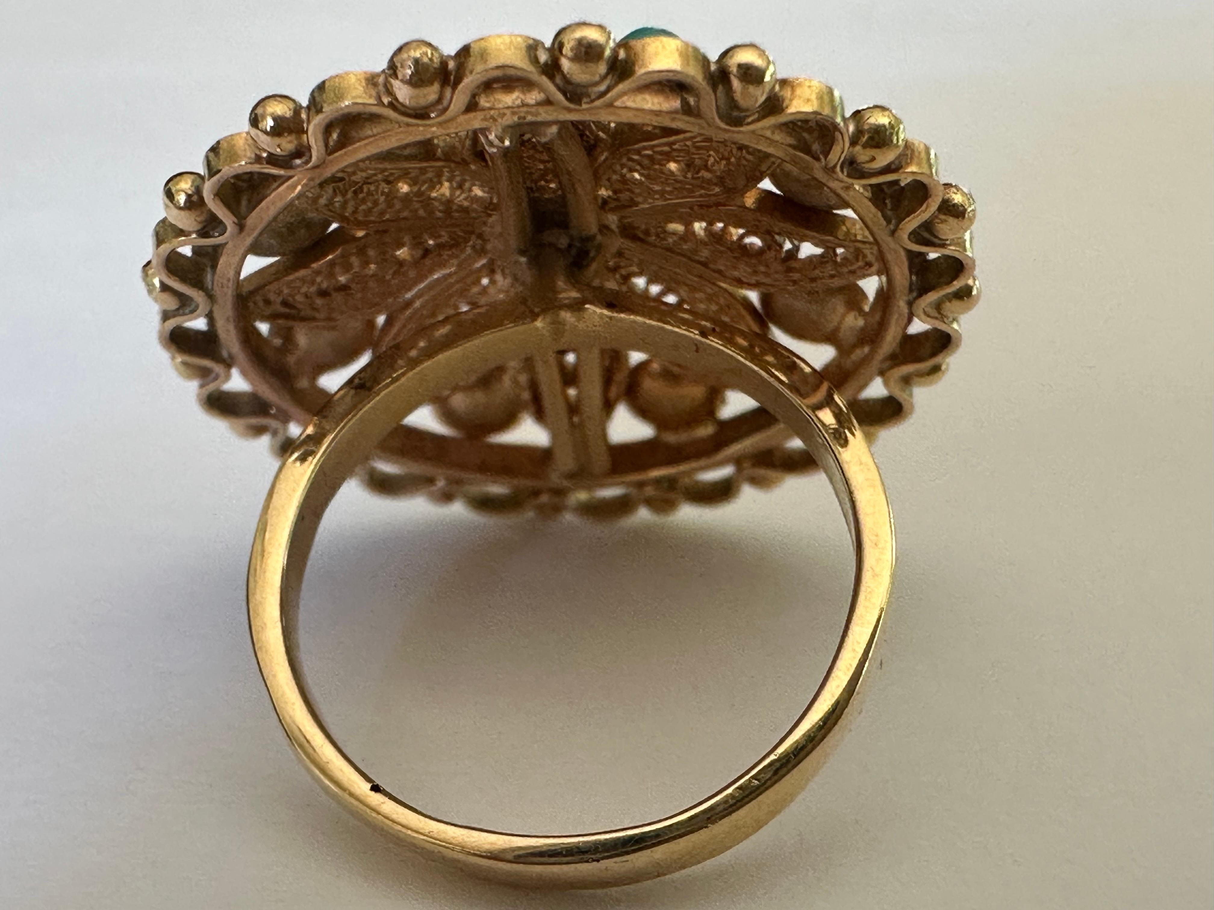 Taille cabochon Bague cocktail rétro avec fleur en perles et turquoise persane naturelle en vente