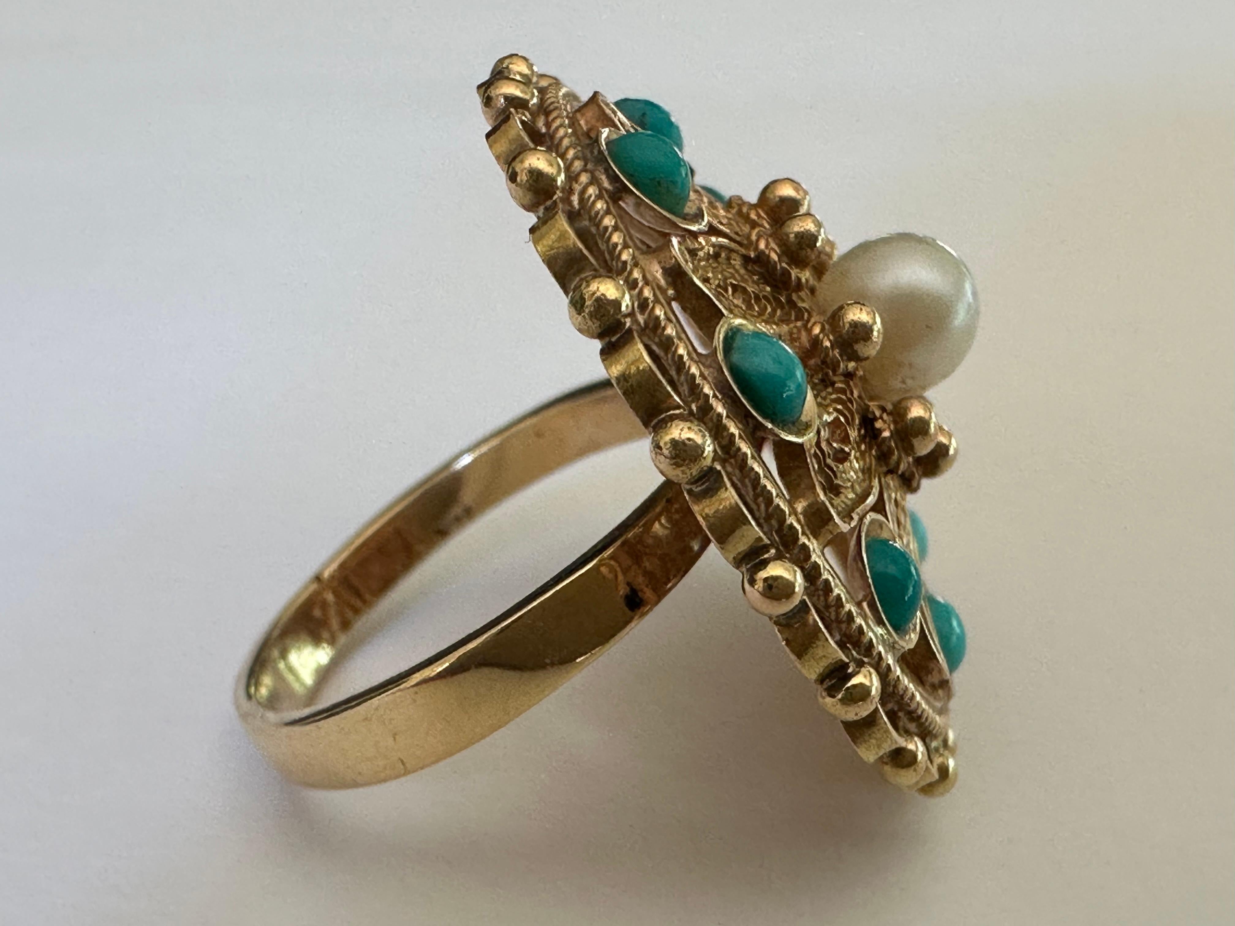 Bague cocktail rétro avec fleur en perles et turquoise persane naturelle Bon état - En vente à Denver, CO