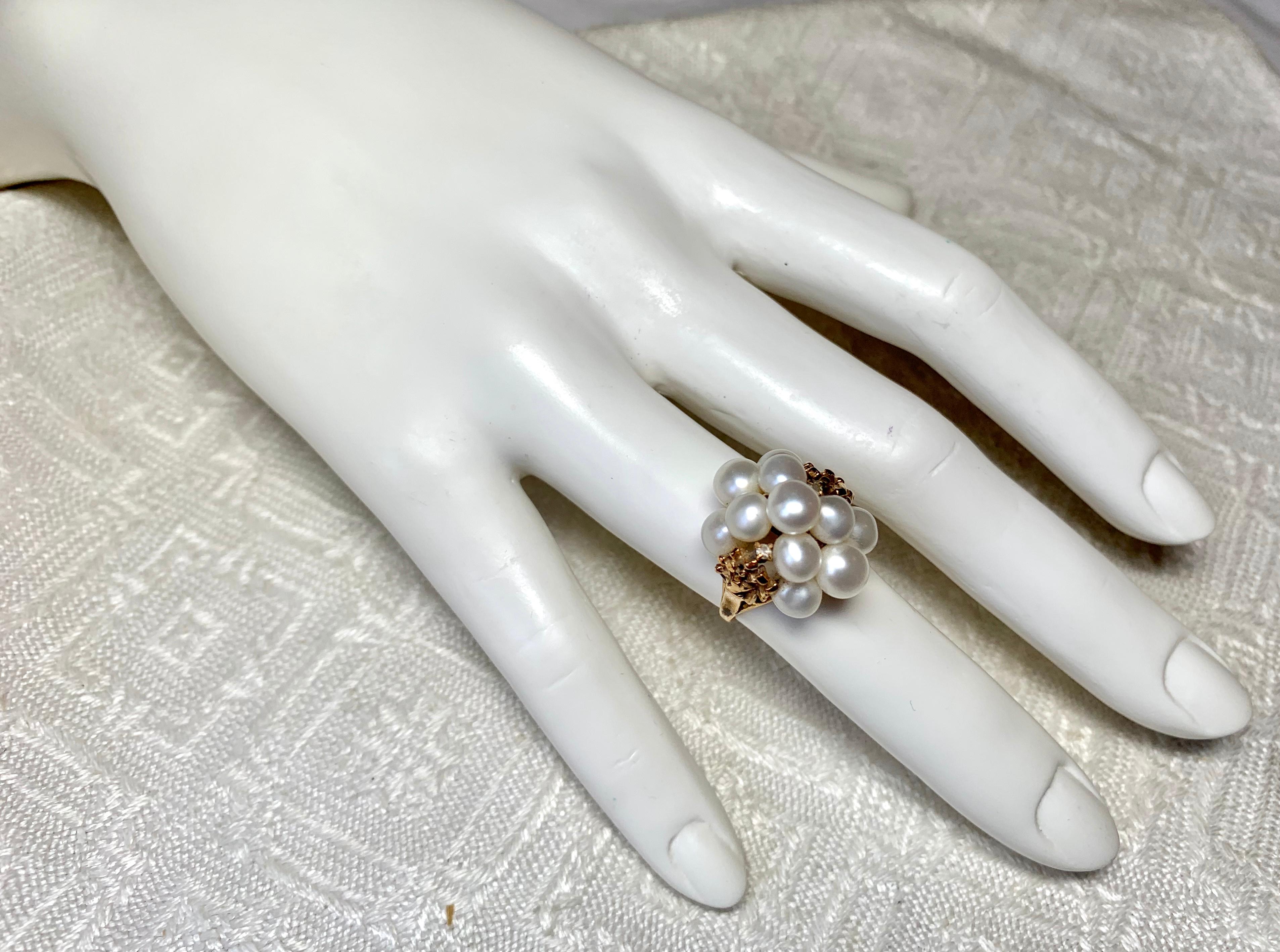 Retro Pearl Domed Cocktail Ring Midcentury 14 Karat Yellow Gold In Good Condition For Sale In New York, NY