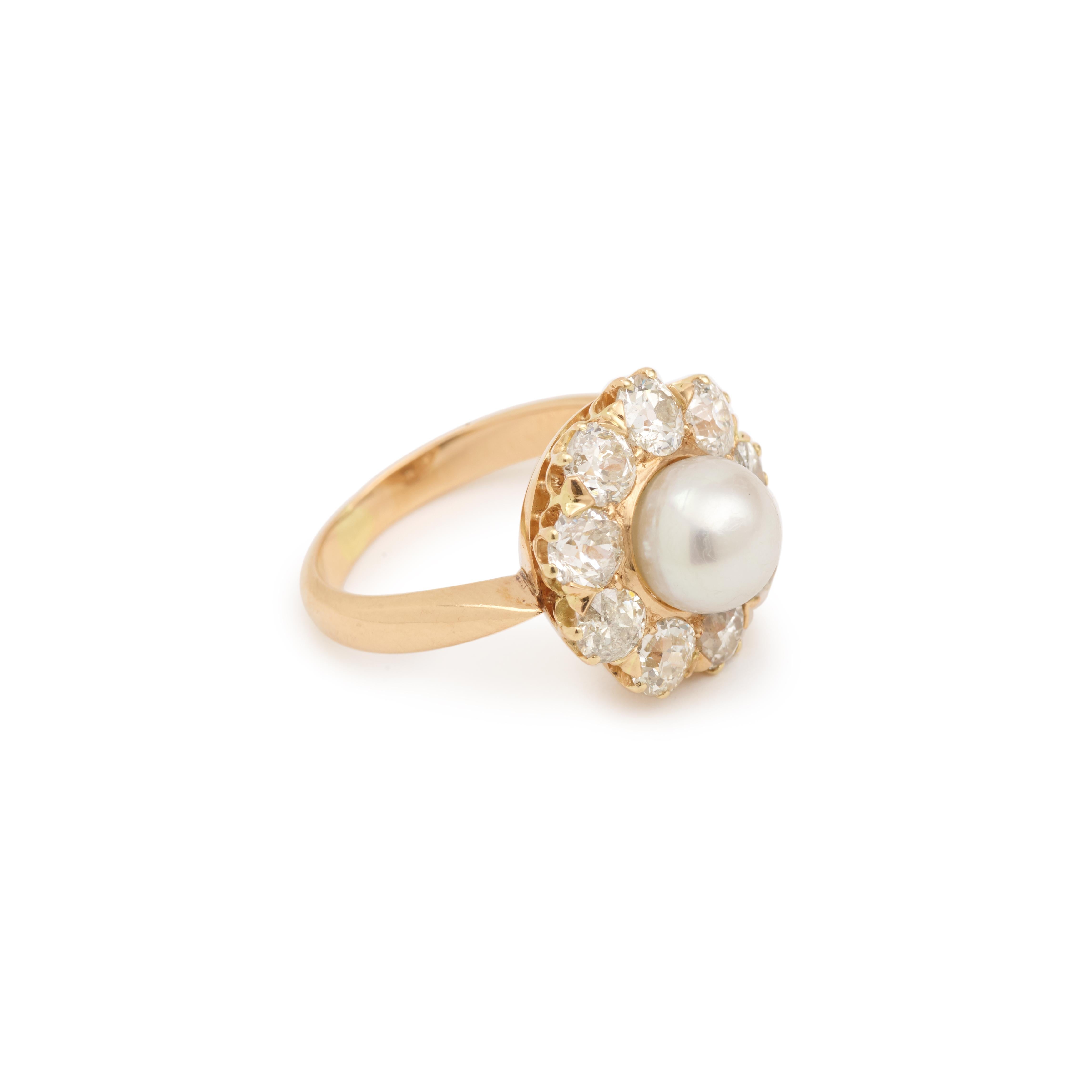 Amazing daisy cluster ring in rose gold set in its center with a pearl and 9 old cut diamonds.

Pearl’s diameter : 7.5 mm (0.28 inch)

Total diamonds weight : 1.10 carats

Ring’s dimensions : 1.55 x 1.55 x 1 cm (0.59 x 0.59 x 0.39 inch)

Finger size