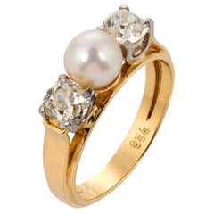 Anillo retro de tres piedras con diamantes de corte «old mine» y perlas, de oro de 18 quilates en dos tonos