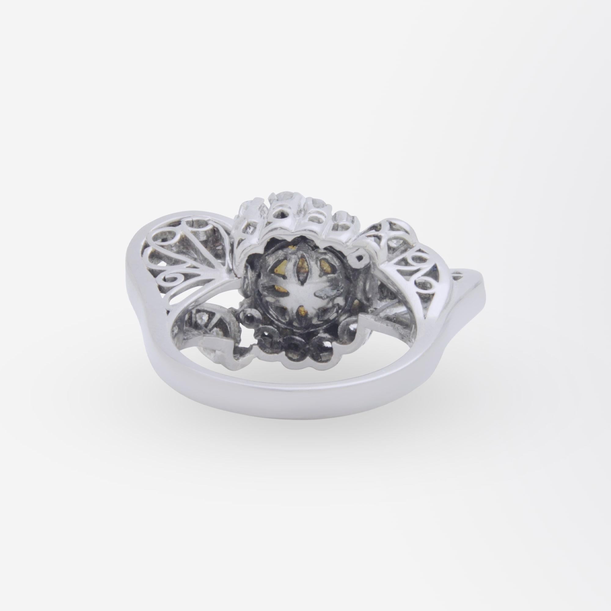 Retro-Periode, Ring aus 18 Karat Weißgold mit Perlen und Diamanten Damen im Angebot