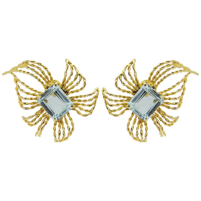 Retro Period, Gold and Aquamarine Brooch Pin For Sale at 1stDibs