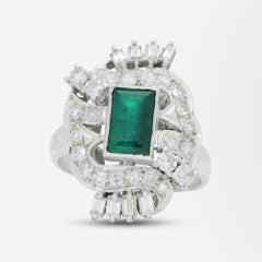 Cocktailring aus Platin, Diamant und Smaragd aus der Retro-Periode