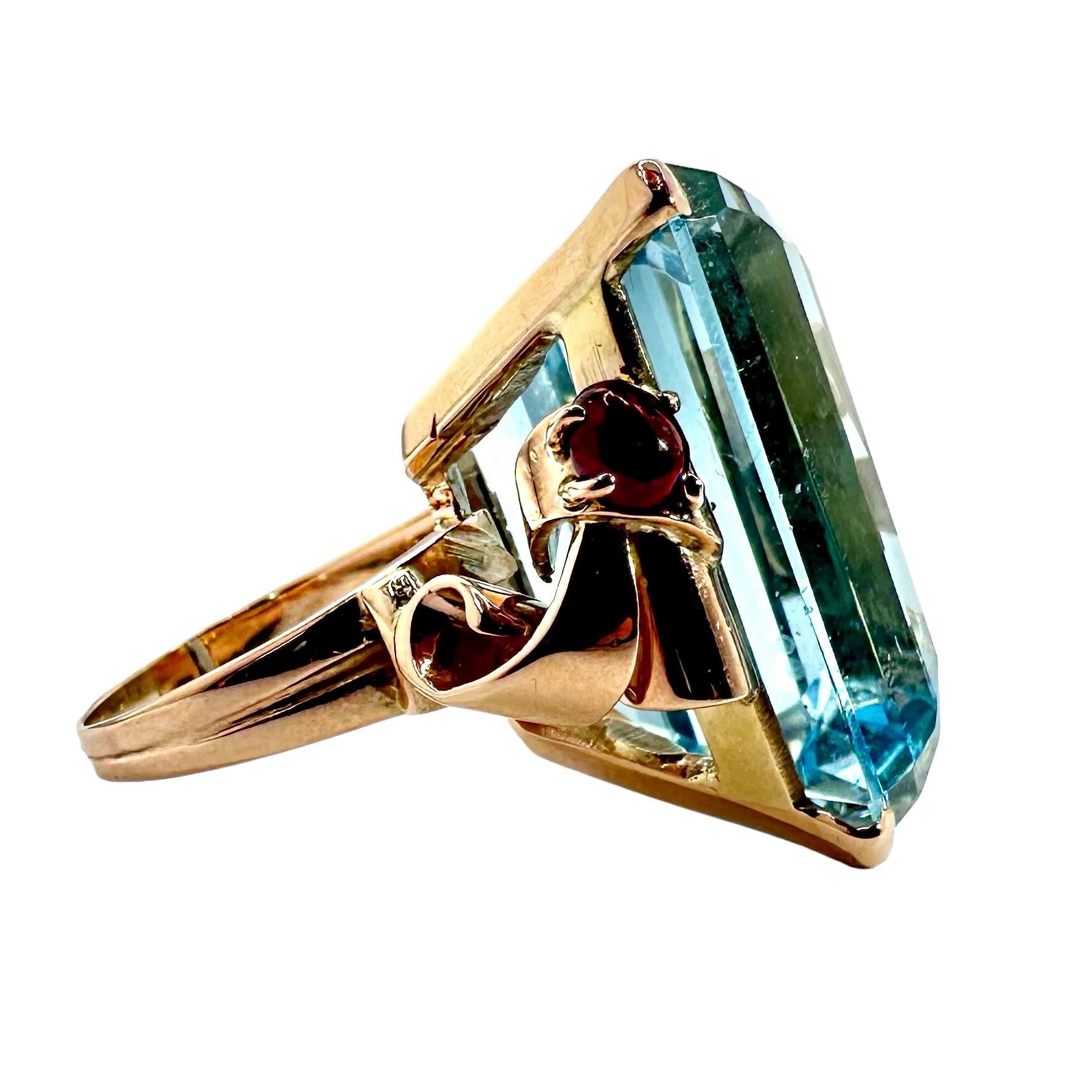 Women's Retro Period Rose Gold Ring with 51ct Aquamarine and Cabochon Rubies For Sale