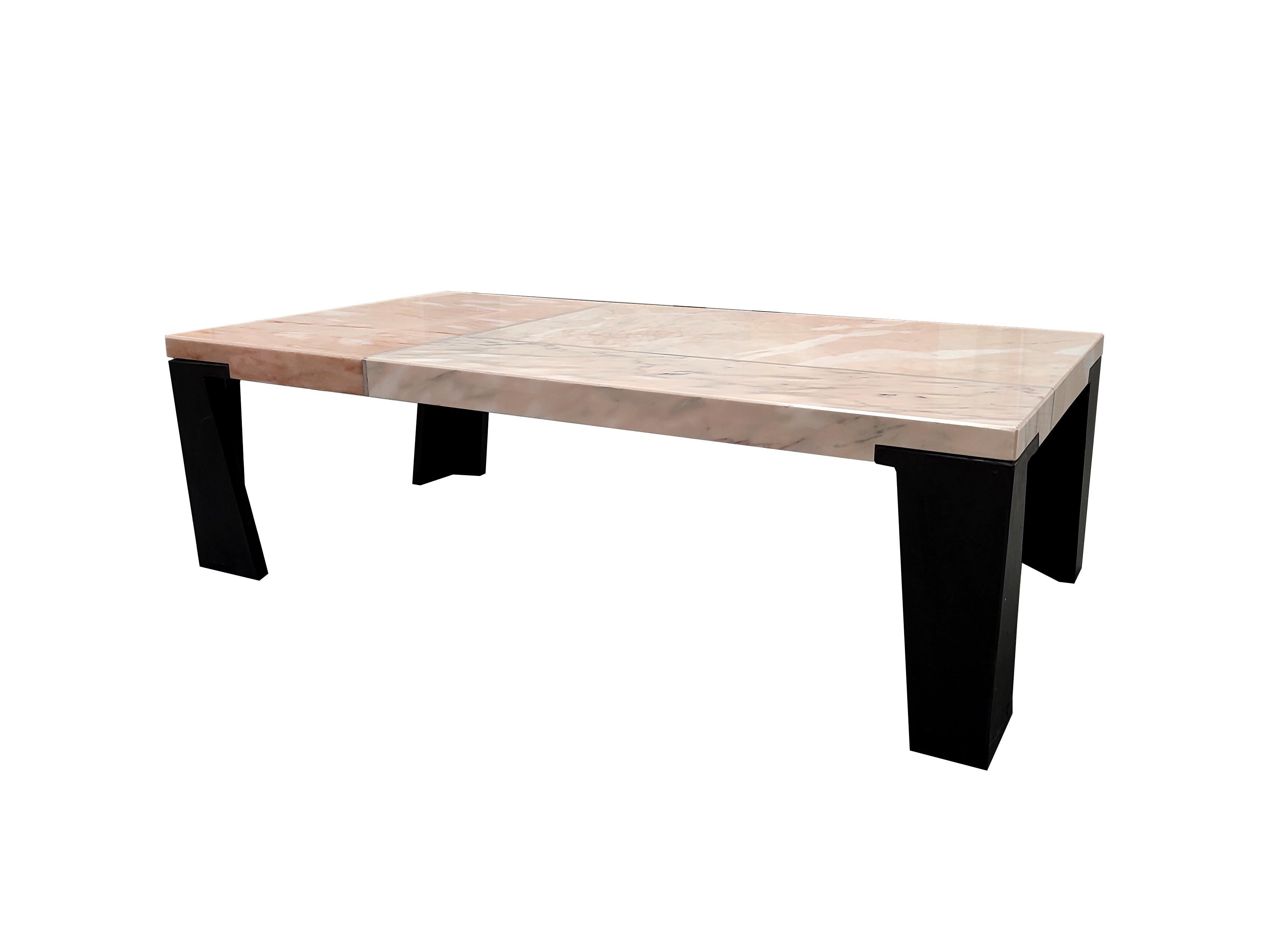 Fait main Table basse rétro des années 1990, marbre rose et pieds en ardoise noire en vente