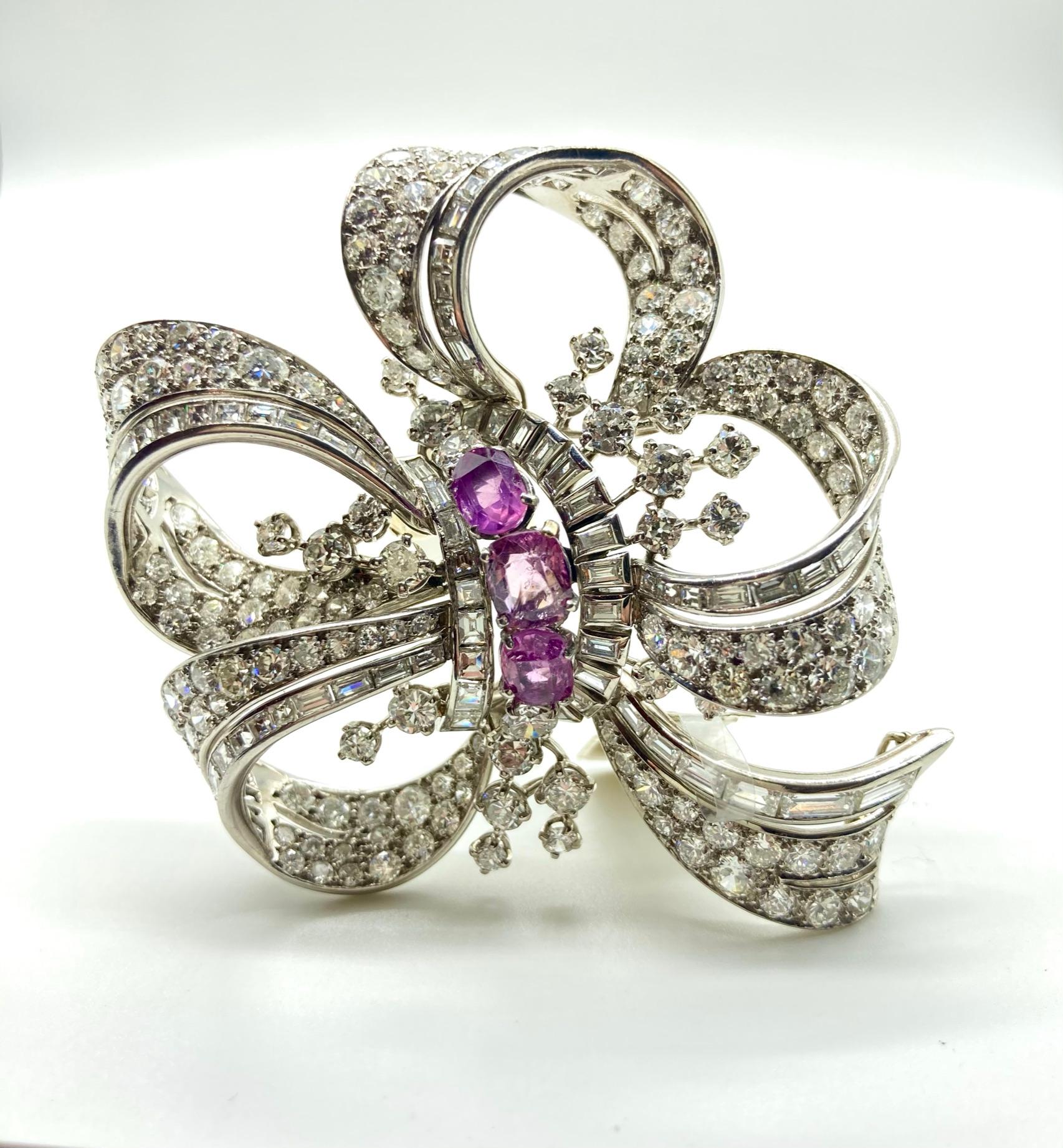A beautiful retro white gold bow brooch with 4.48 carats of pink sapphires and 23 carats of diamonds by Regner Paris. Made in France, circa 1935.