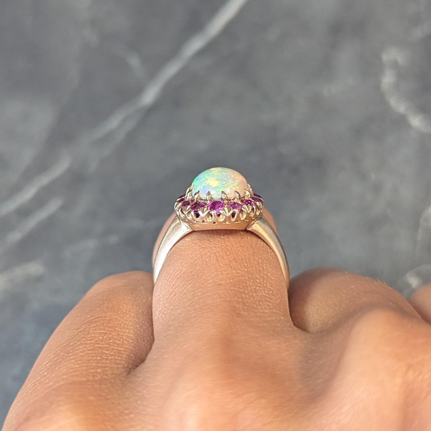 Anello aureola retrò in oro giallo 14 carati con zaffiro rosa e opale in vendita 10